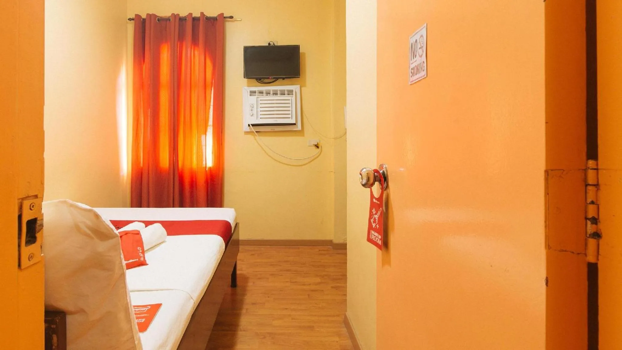 Bed in RedDoorz near SM Batangas City