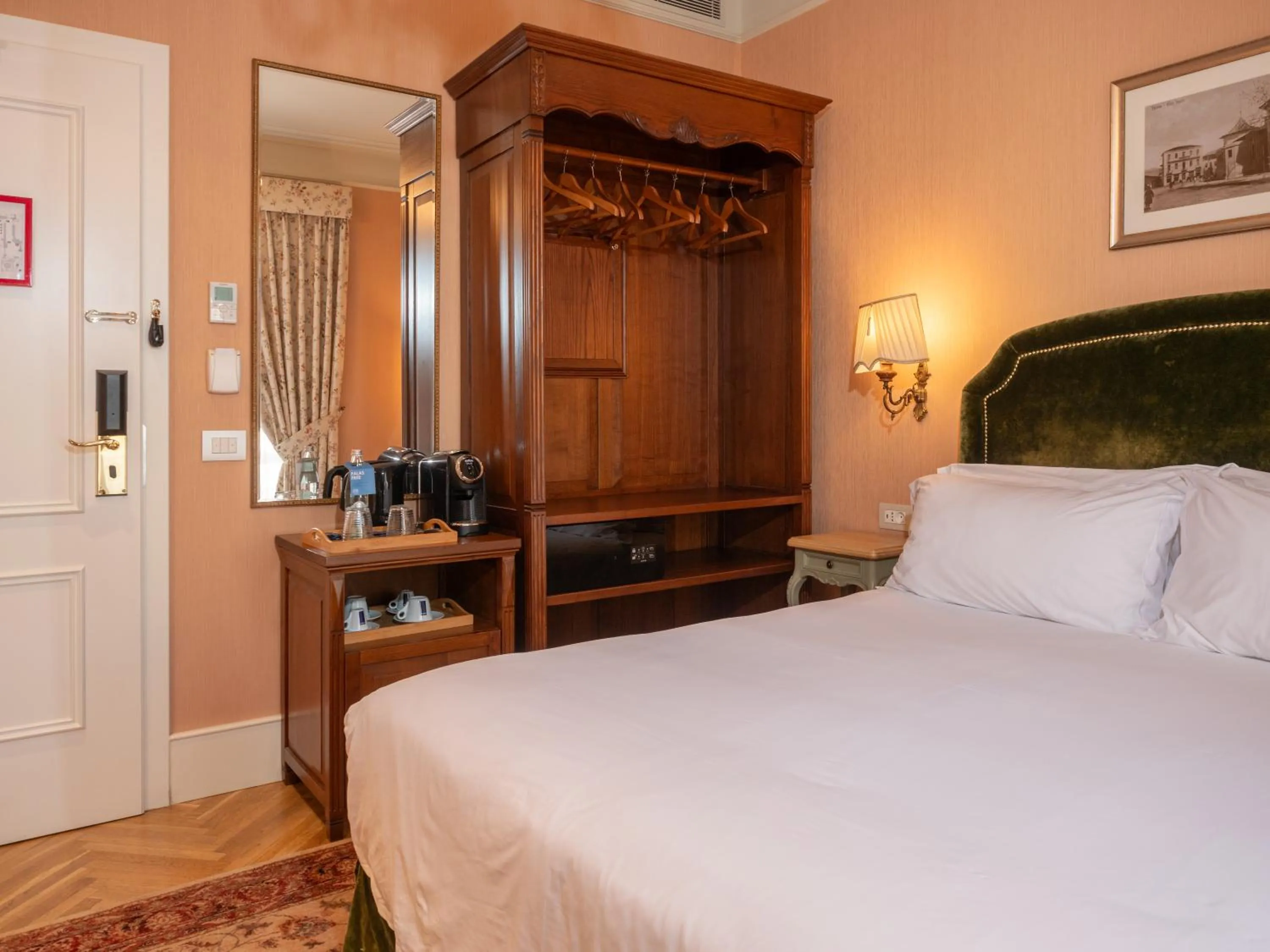 Photo of the whole room, Bed in Ebel Boutique Hotel