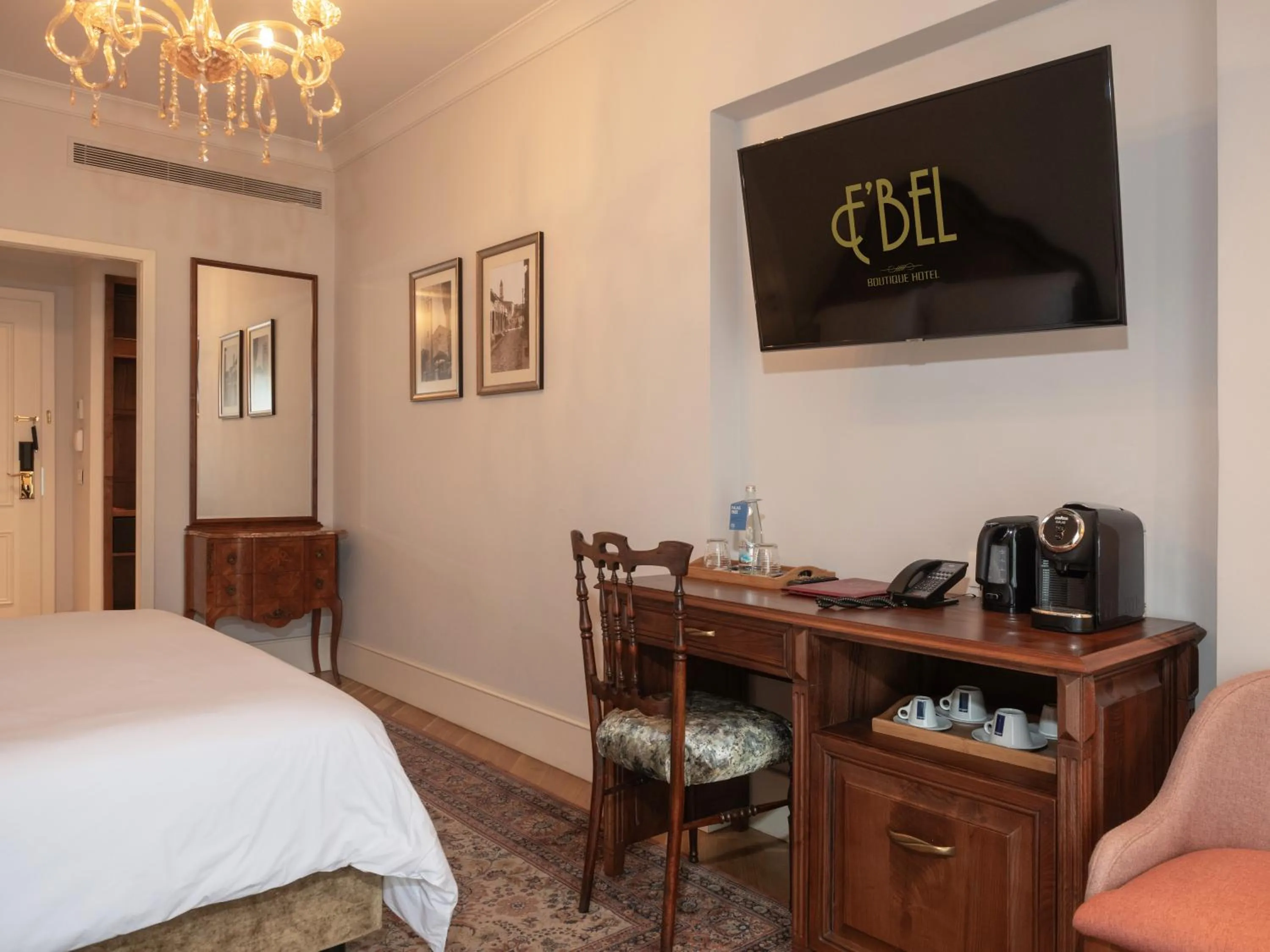 TV and multimedia, Bed in Ebel Boutique Hotel