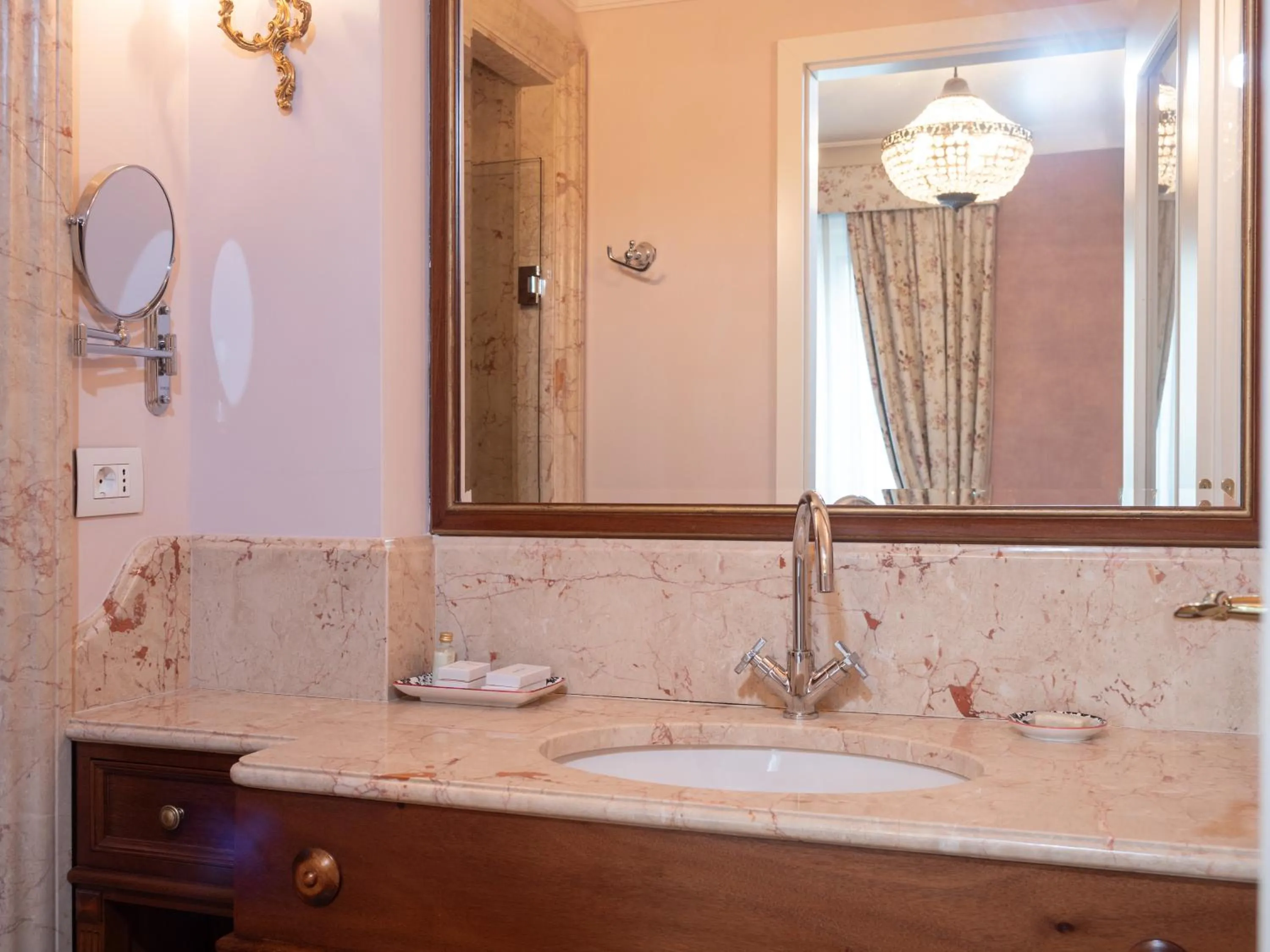 Bathroom in Ebel Boutique Hotel