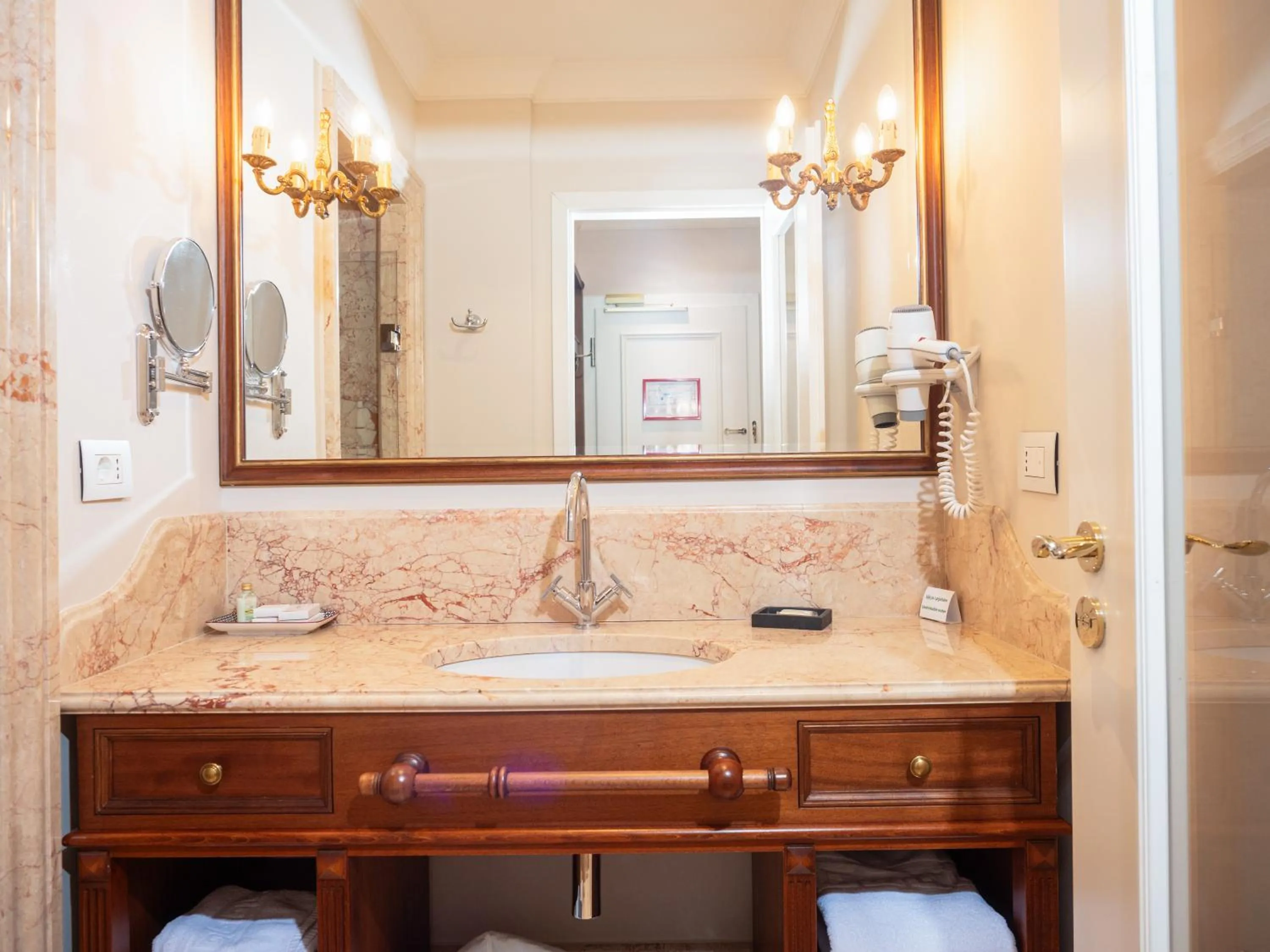 Bathroom in Ebel Boutique Hotel