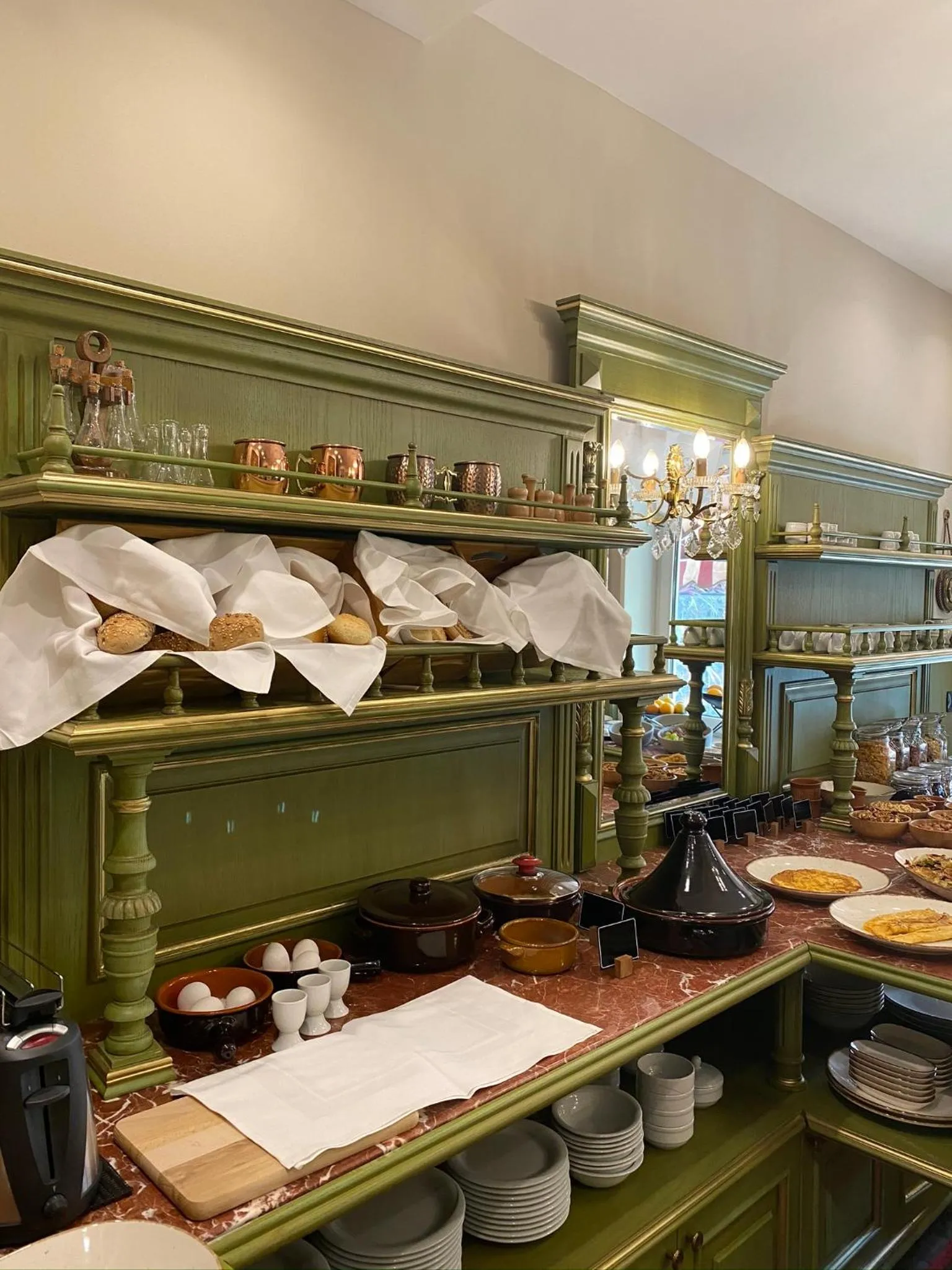 Restaurant/places to eat in Ebel Boutique Hotel