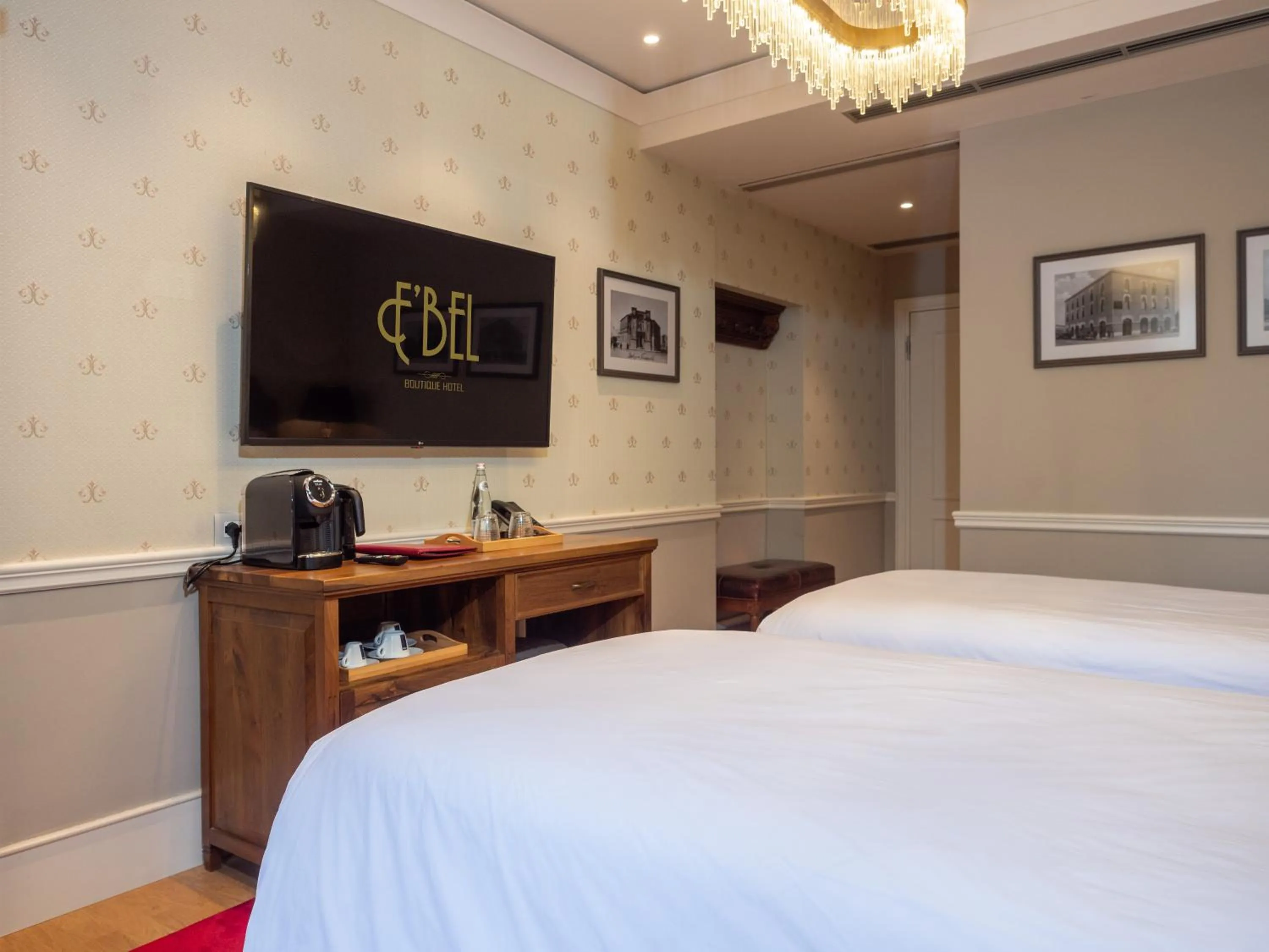 TV and multimedia, Bed in Ebel Boutique Hotel