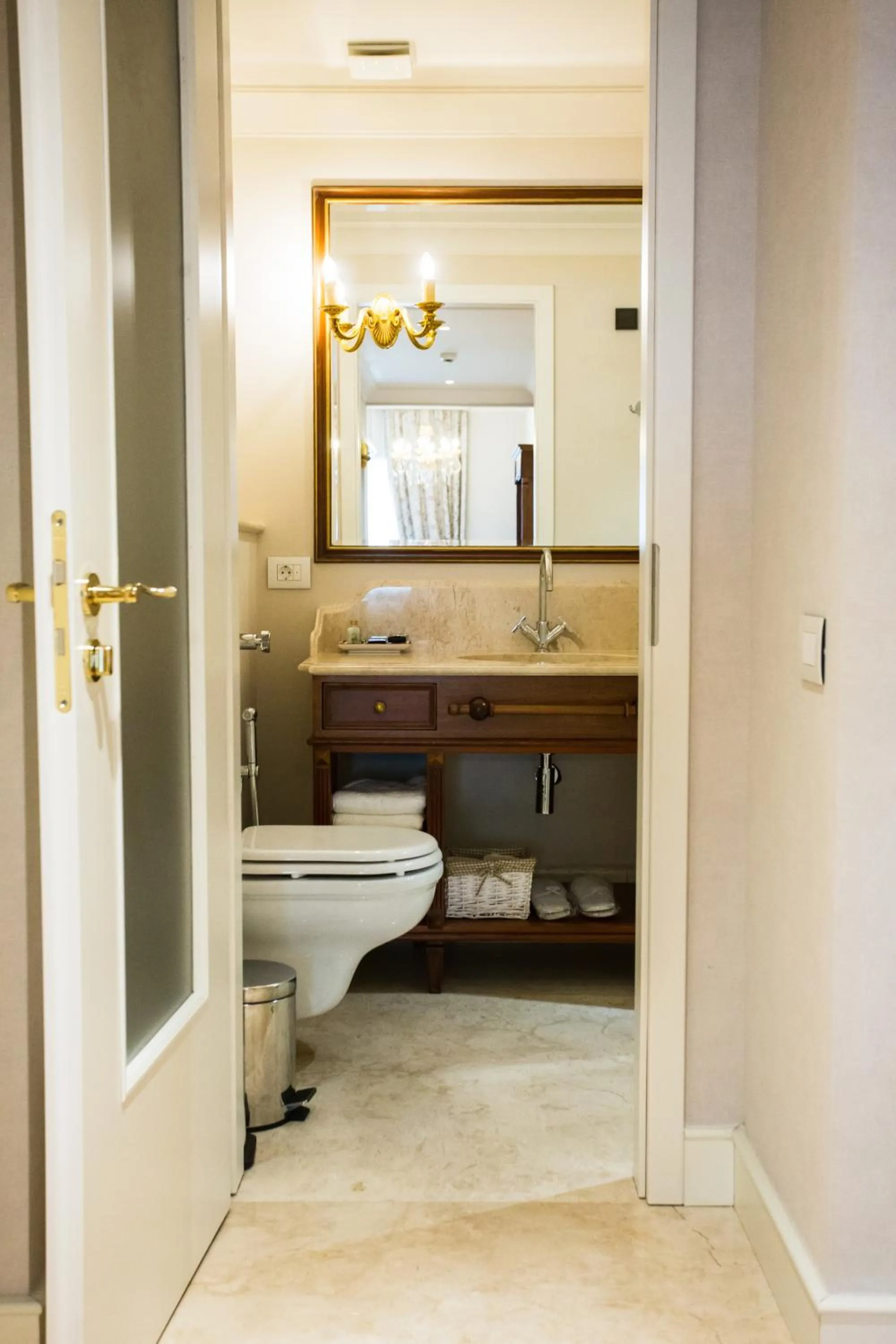 Toilet in Ebel Boutique Hotel