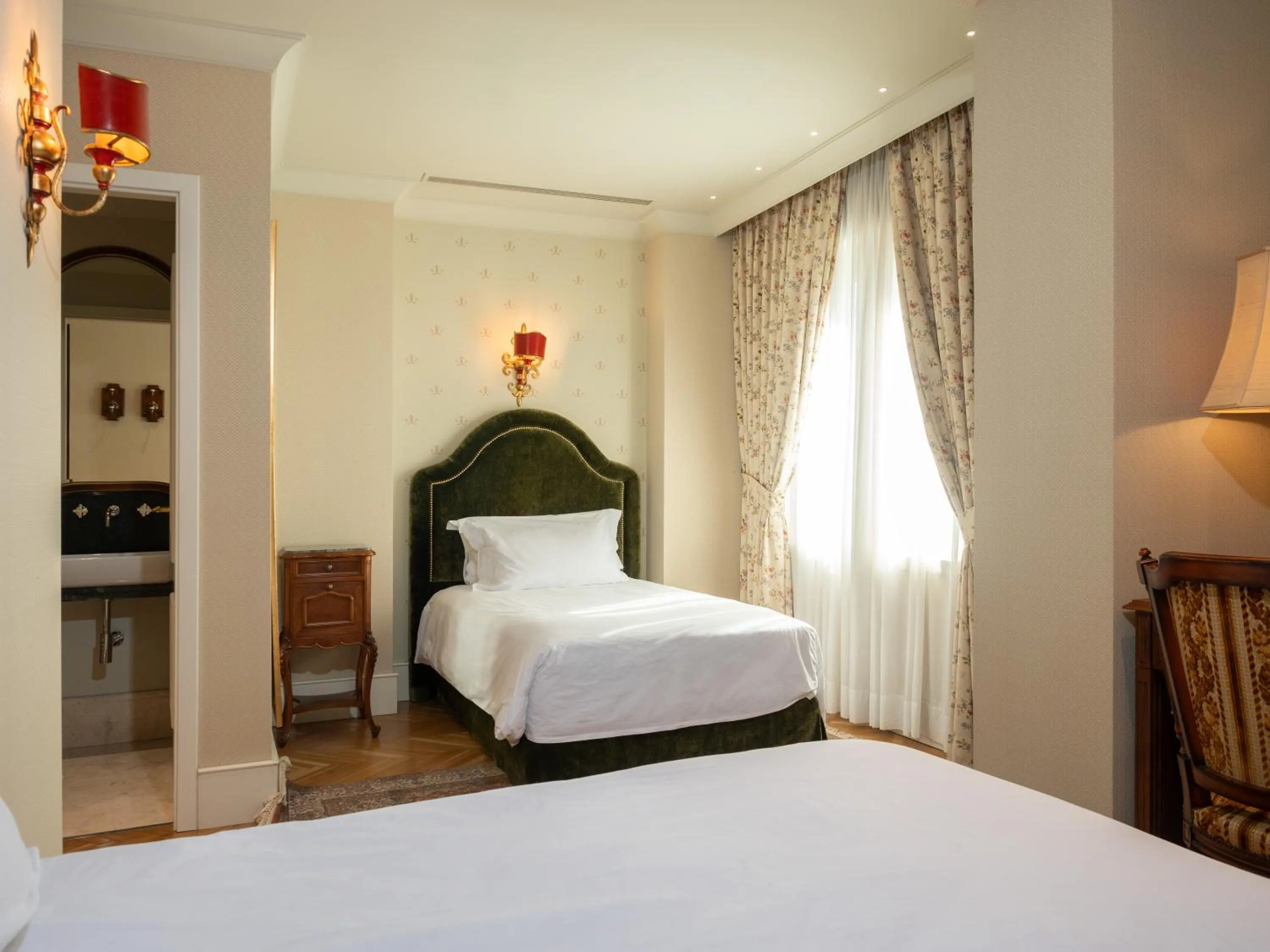 Bed in Ebel Boutique Hotel
