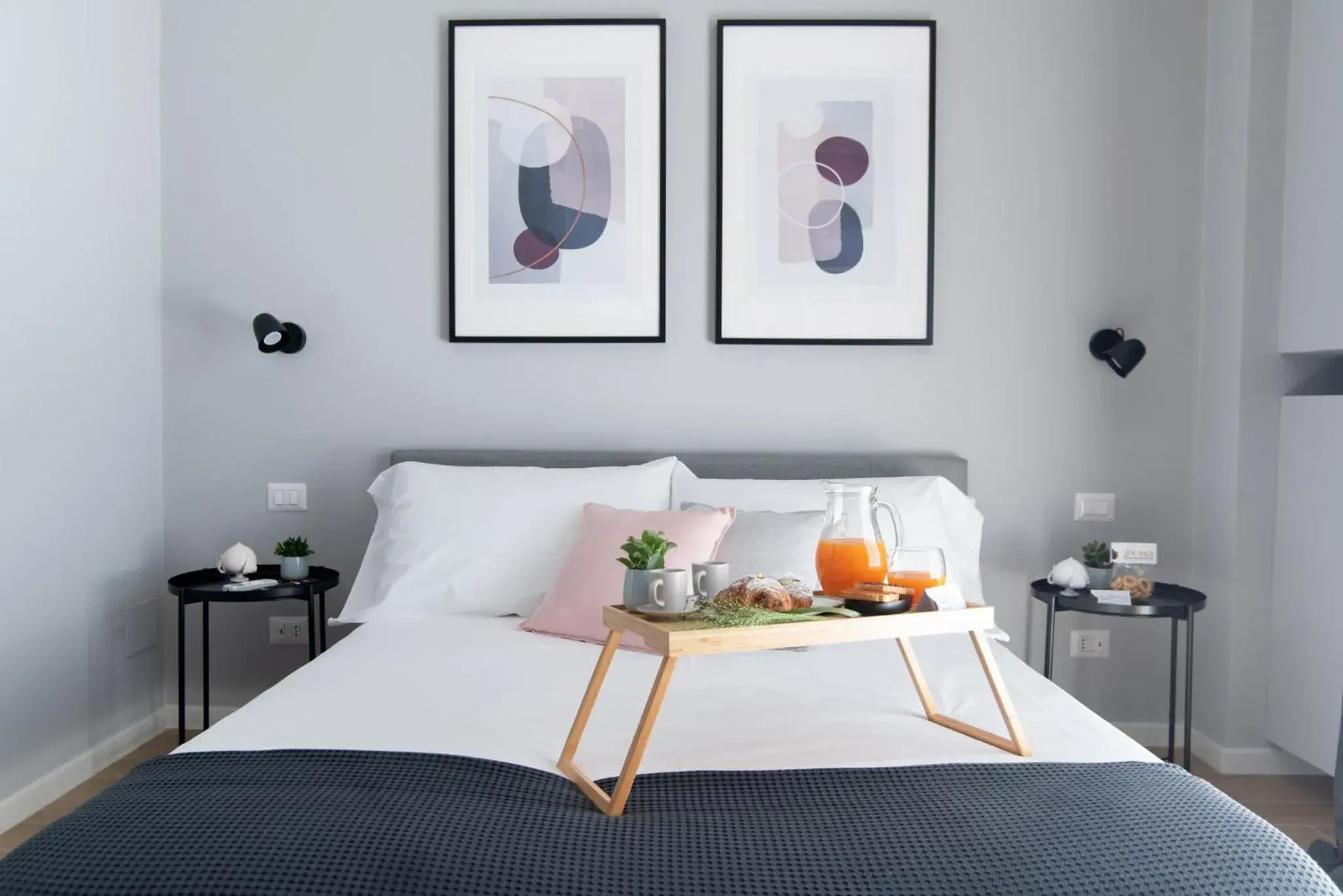 Double Room with Balcony in Il Pumo - Apulian Rooms Bari Piazza Moro Double Room with Balcony in Il Pumo - Apulian Rooms Bari Piazza Moro