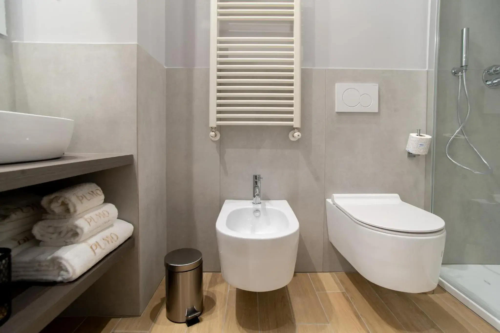 Double Room with Balcony in Il Pumo - Apulian Rooms Bari Piazza Moro Double Room with Balcony in Il Pumo - Apulian Rooms Bari Piazza Moro