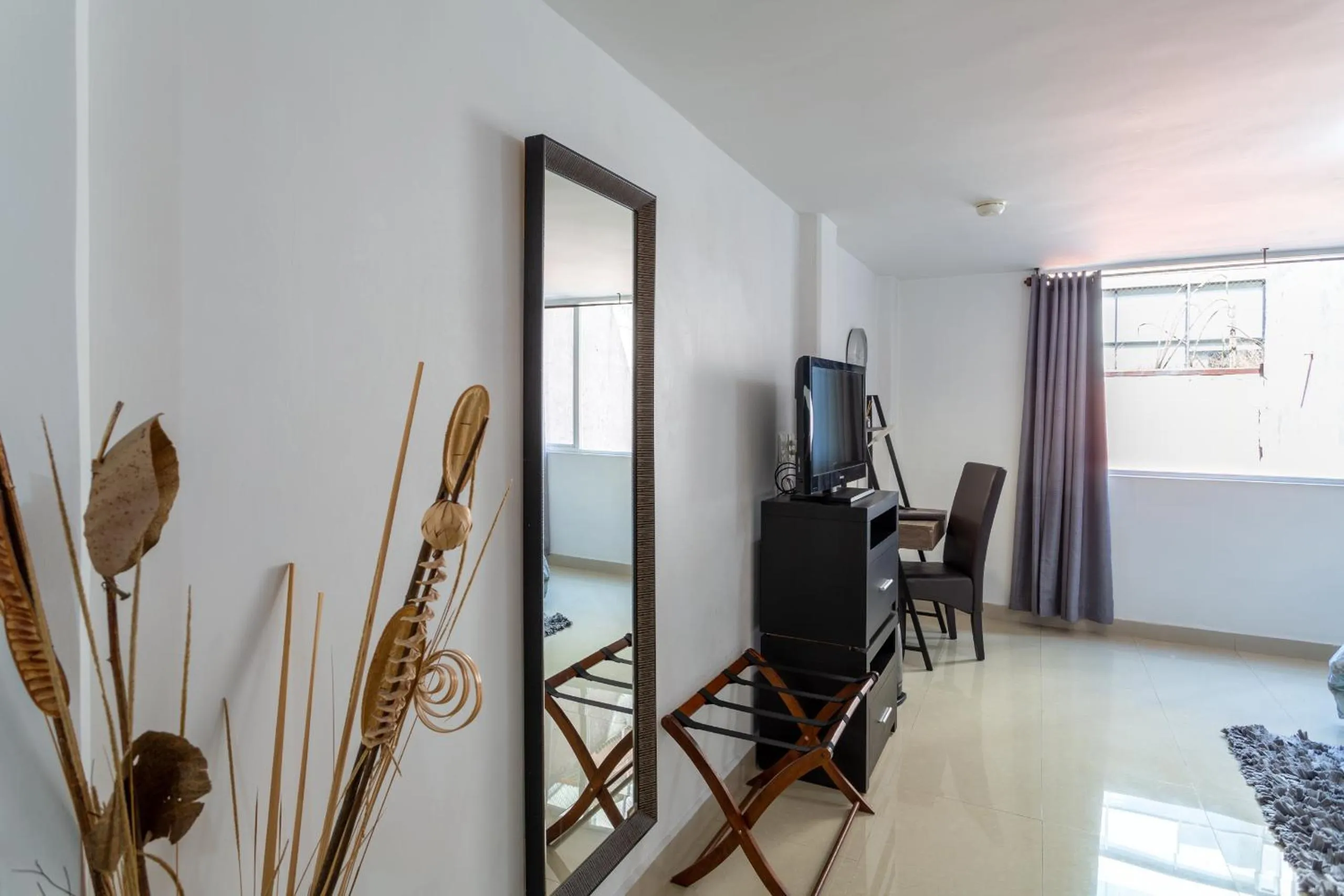 Communal lounge/ TV room in Suites 259 Condesa