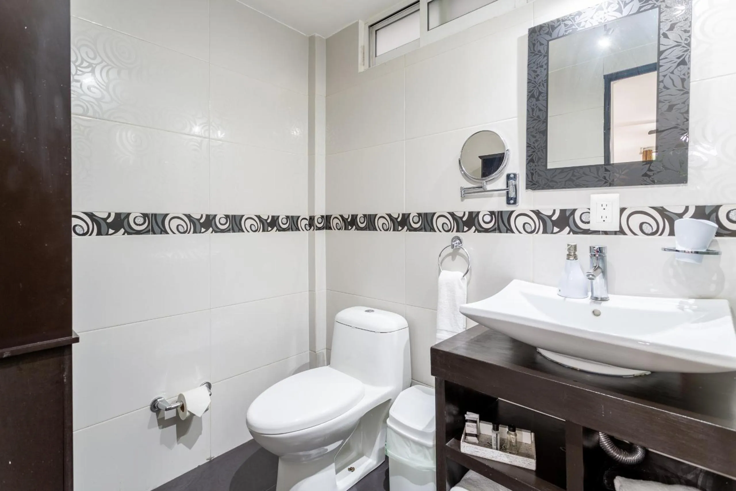 Shower in Suites 259 Condesa