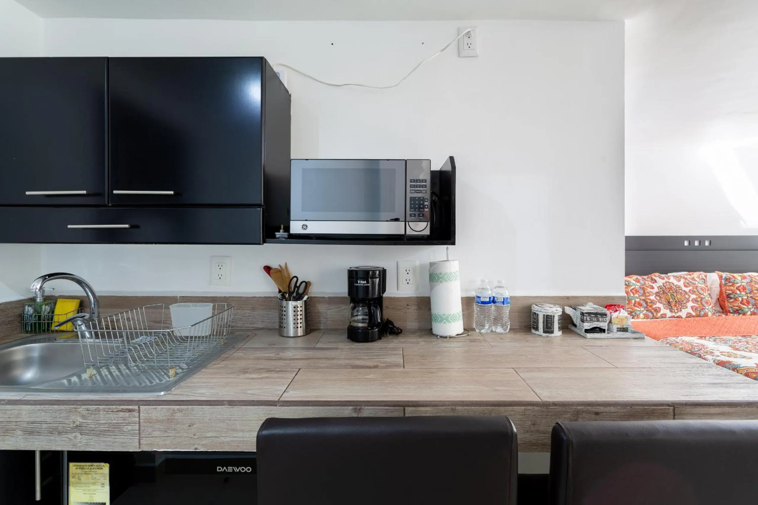 Coffee/tea facilities in Suites 259 Condesa