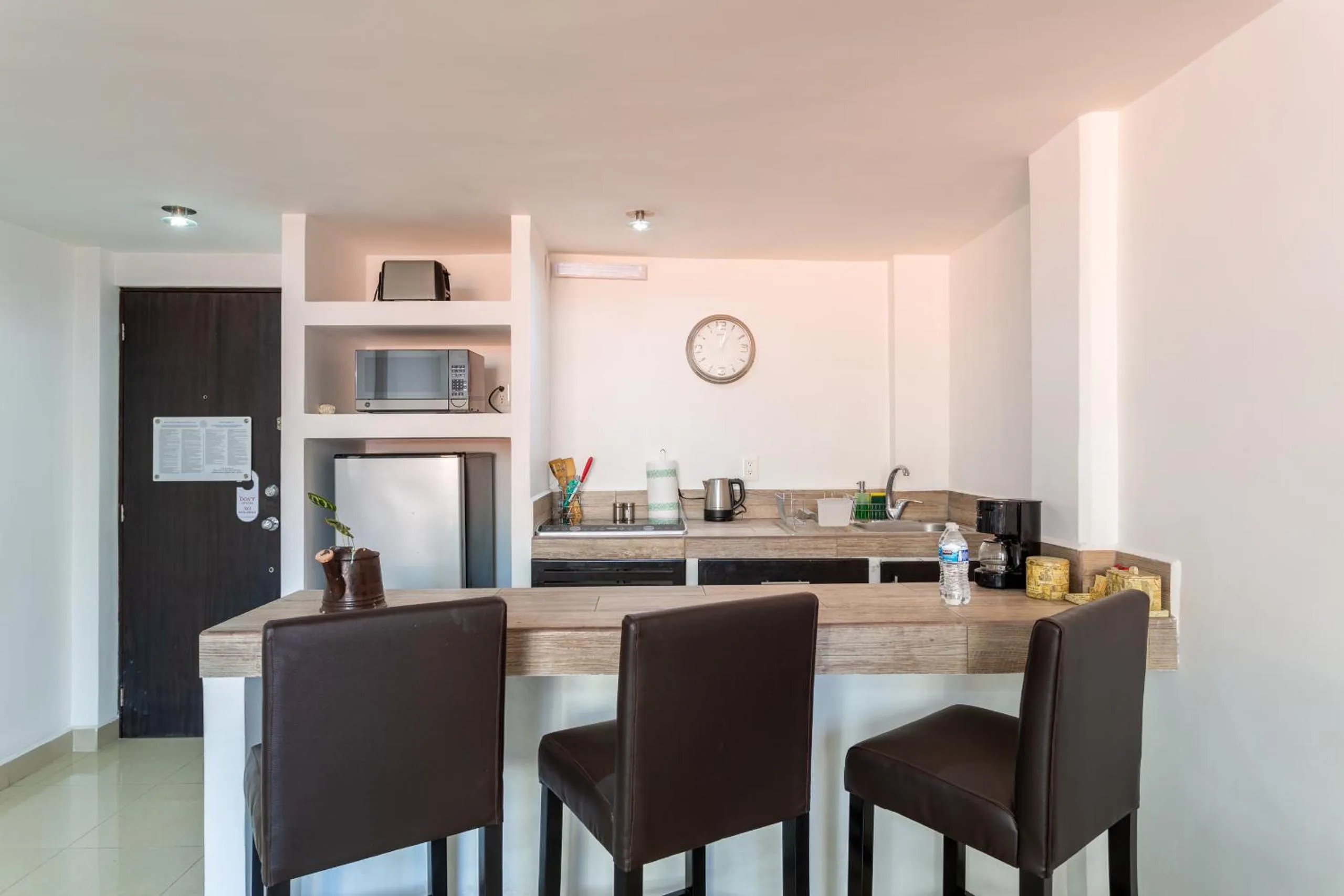 Coffee/tea facilities in Suites 259 Condesa