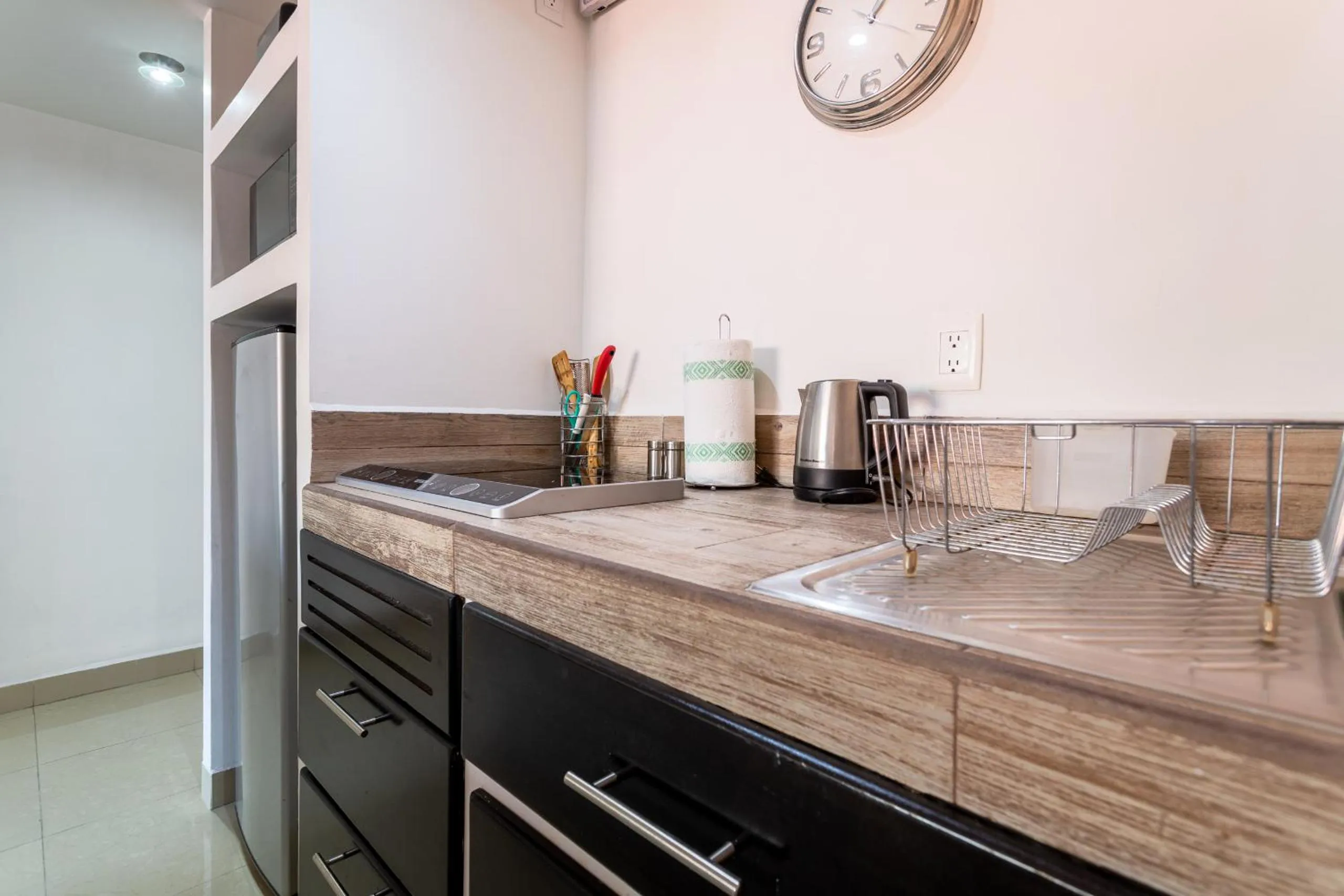 Coffee/tea facilities in Suites 259 Condesa