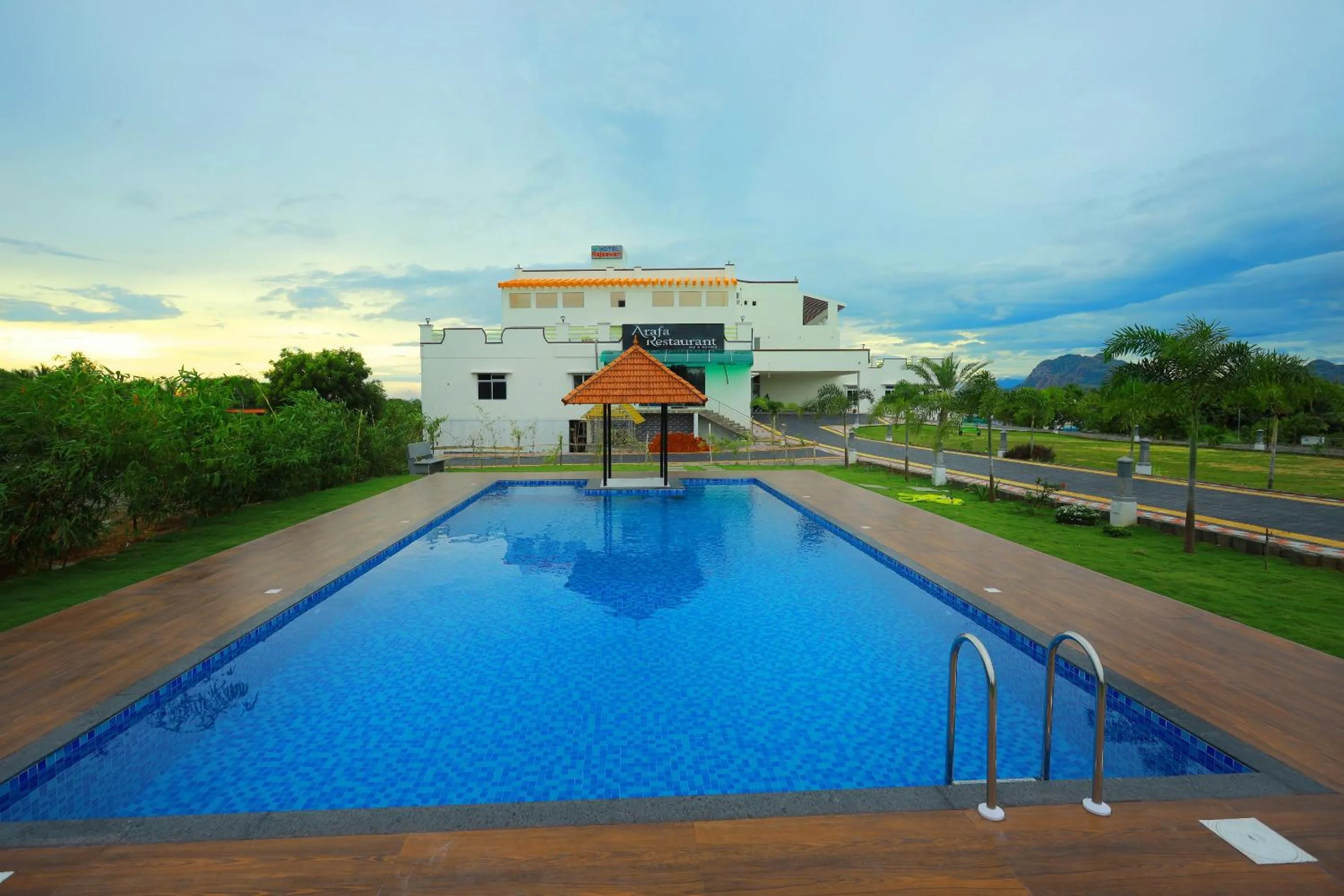 Hotel Rajeswari International