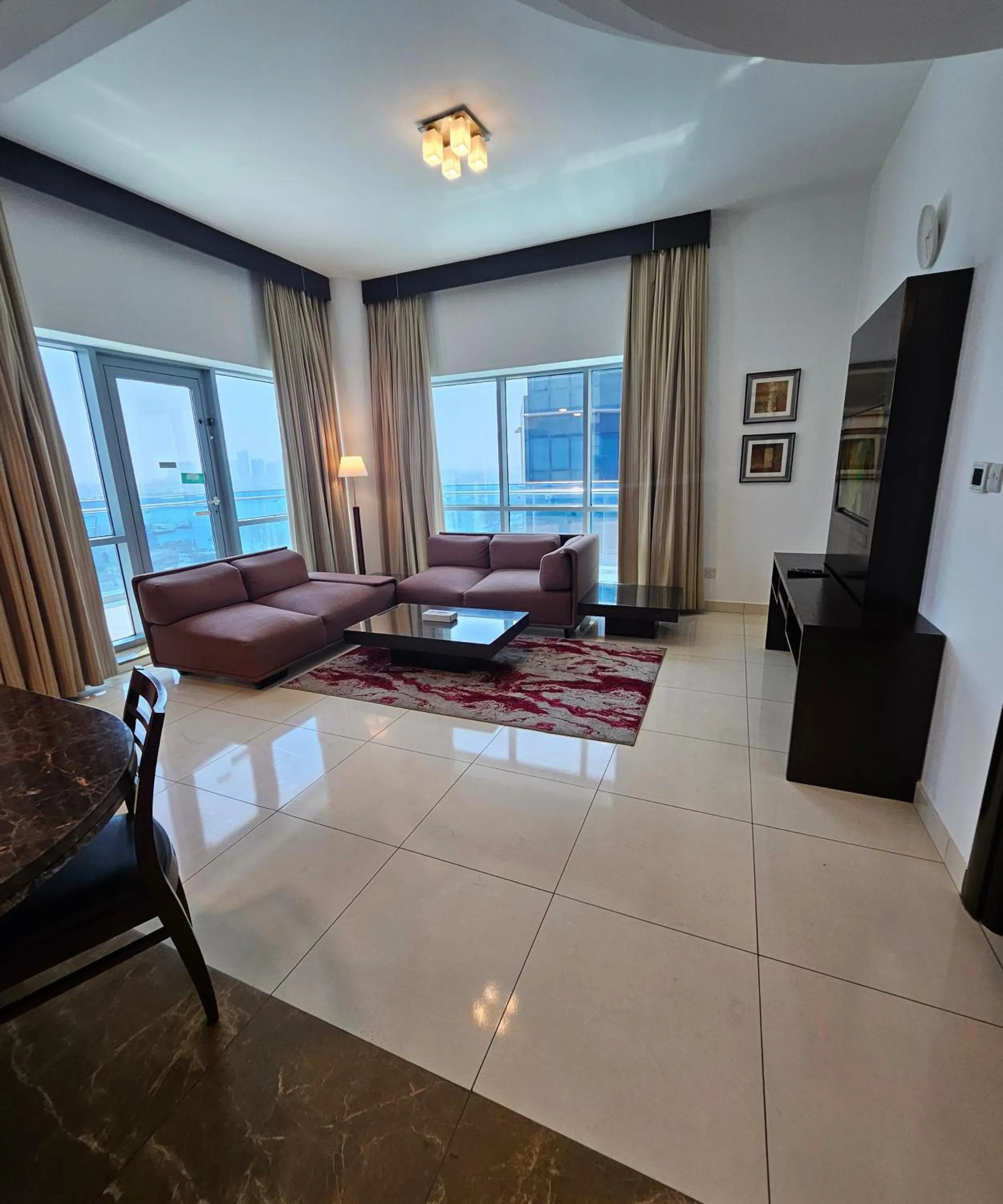 TV and multimedia in Tulip Creek Hotel Apartments