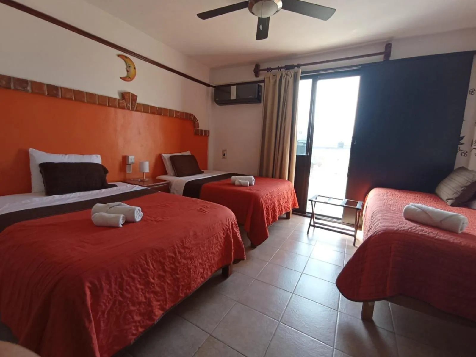 Bed in Suites Fenicia