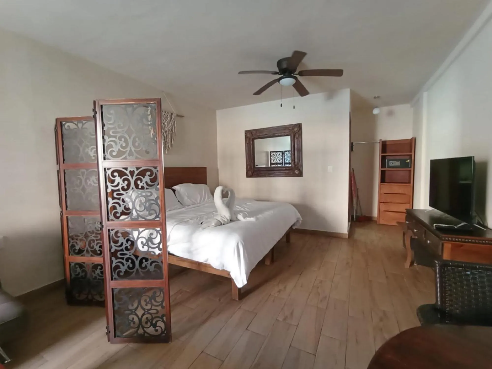 Bed in Suites Fenicia