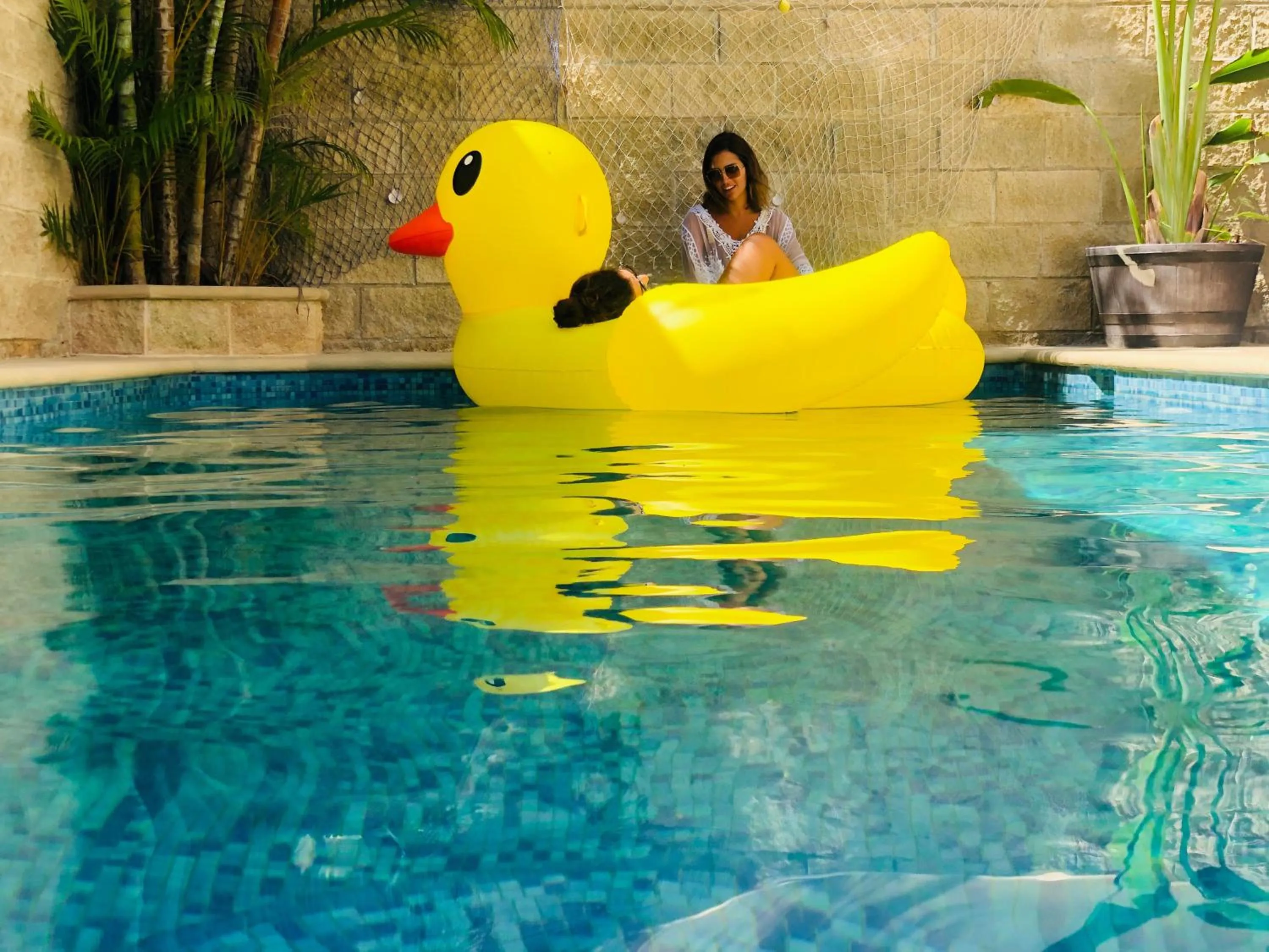 People in Suites Fenicia