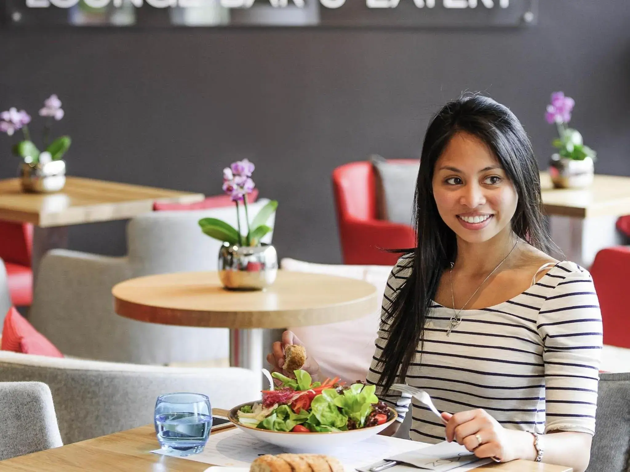 Restaurant/places to eat in Novotel Erlangen Restaurant/places to eat in Novotel Erlangen