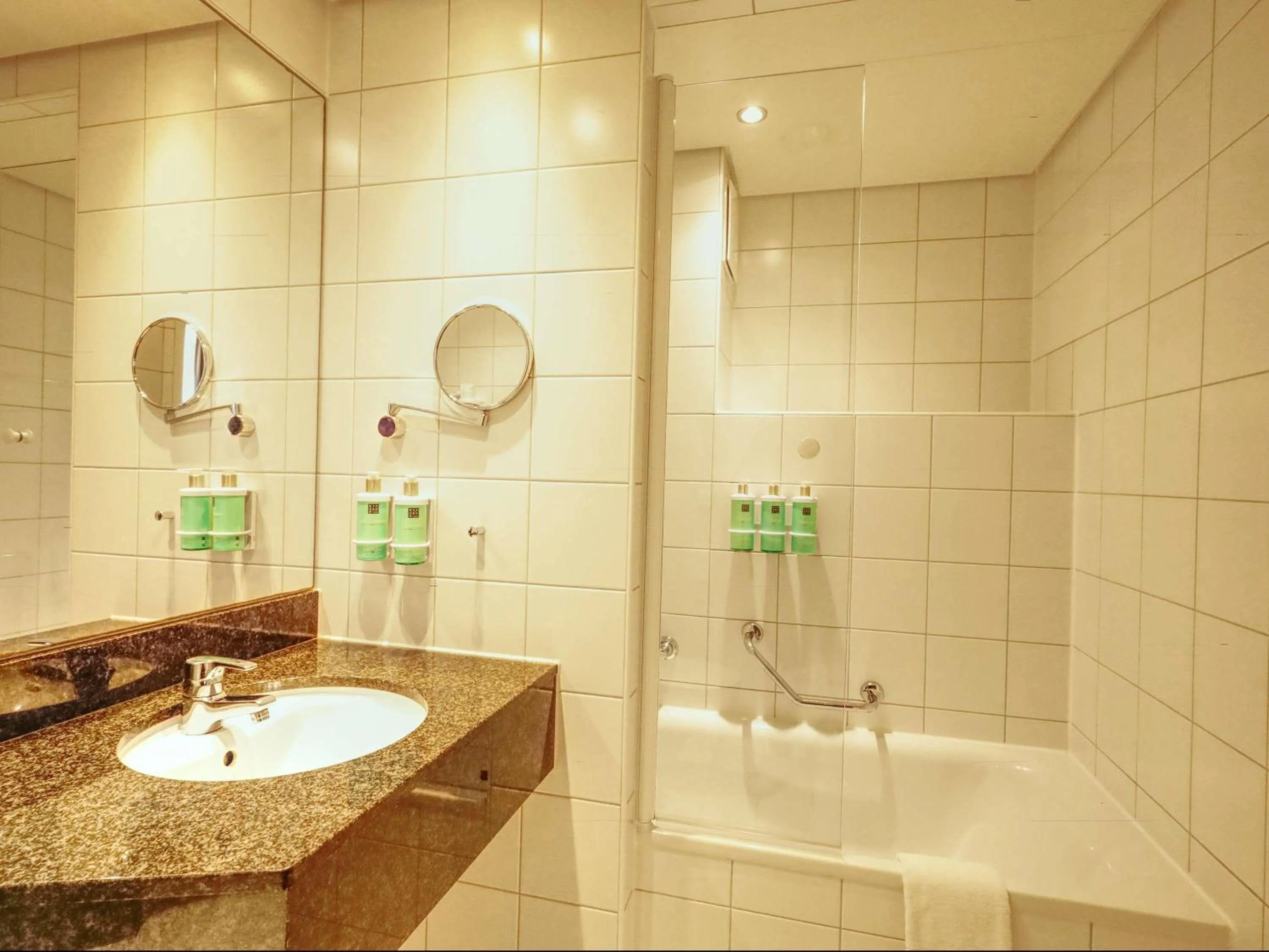 Bedroom in Novotel Erlangen