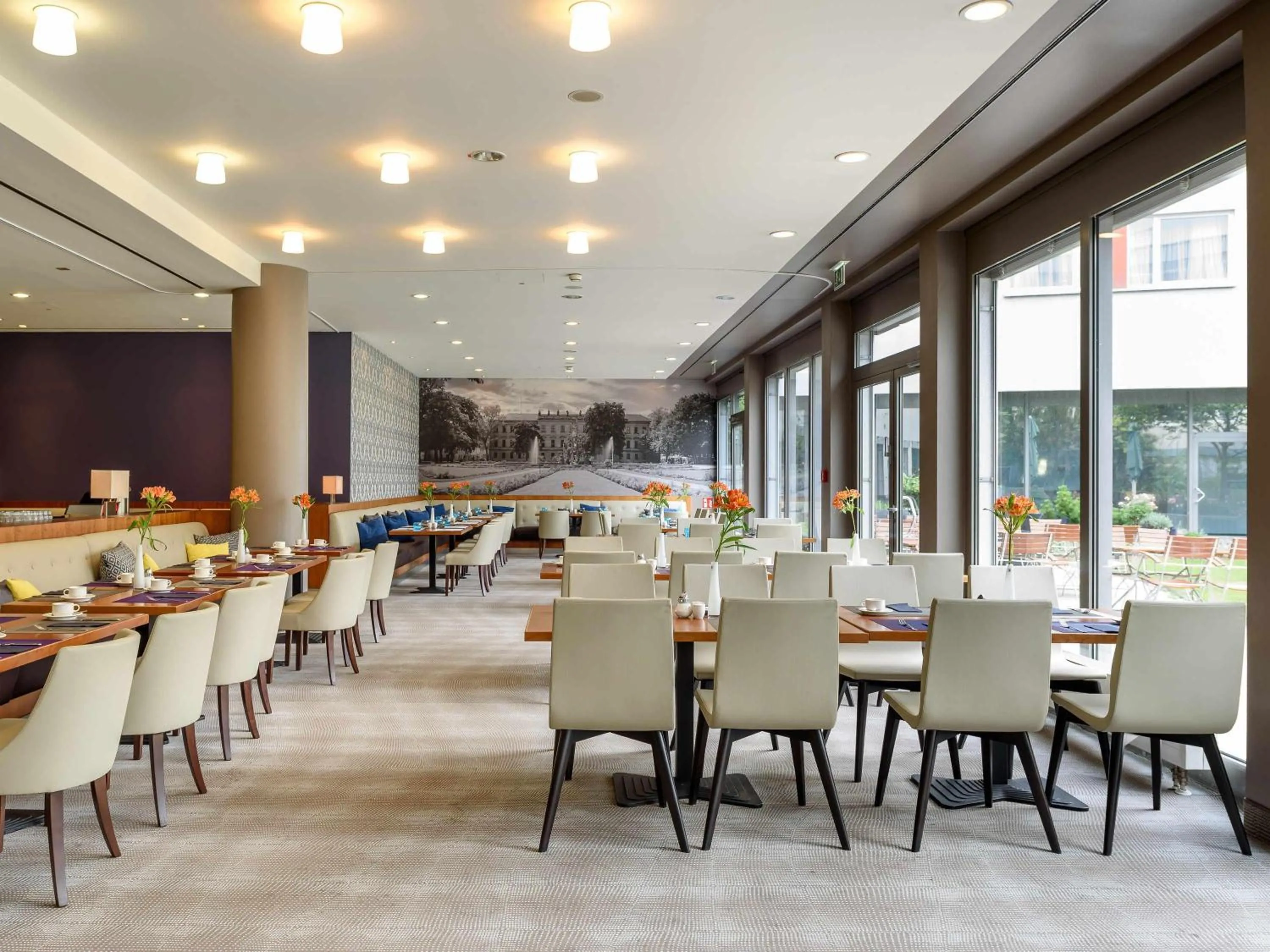 Restaurant/places to eat in Novotel Erlangen