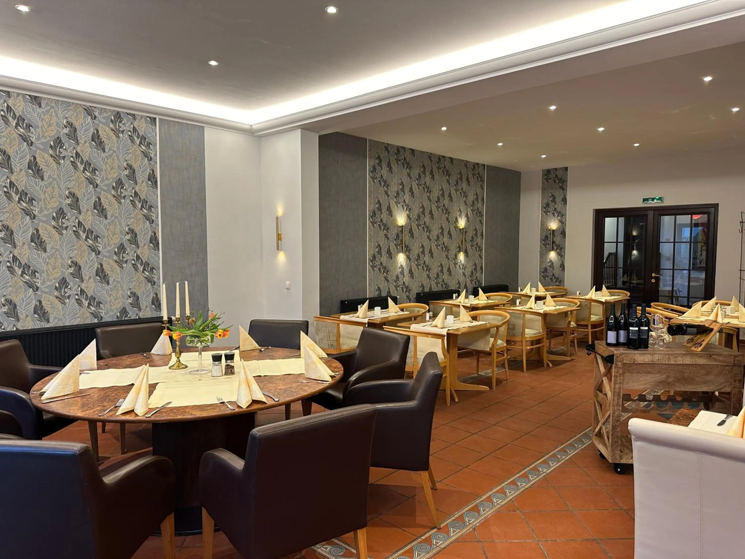 Restaurant/places to eat in Hotel Asgard