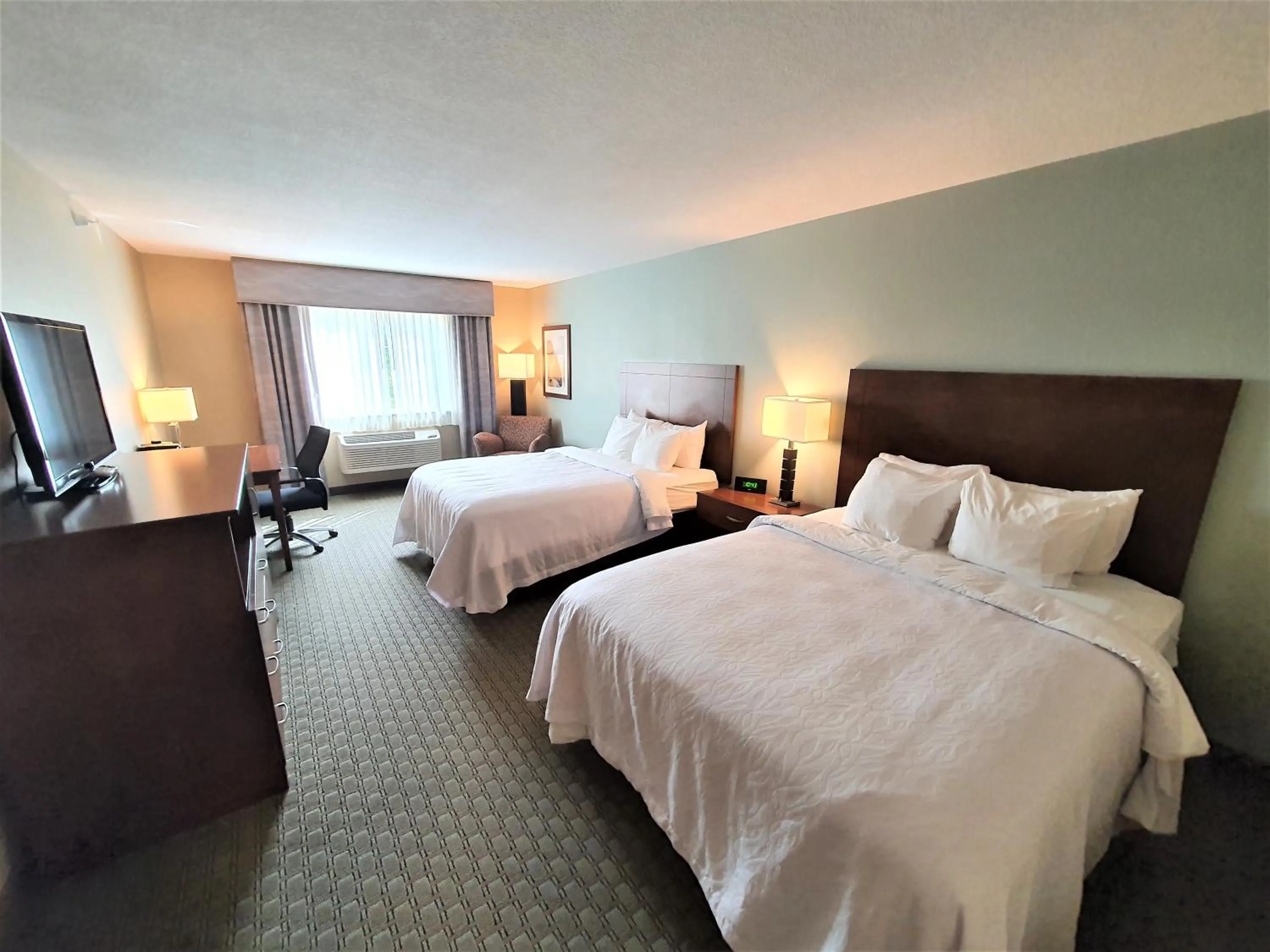 Bed in AmeriVu Inn and Suites - Chisago City