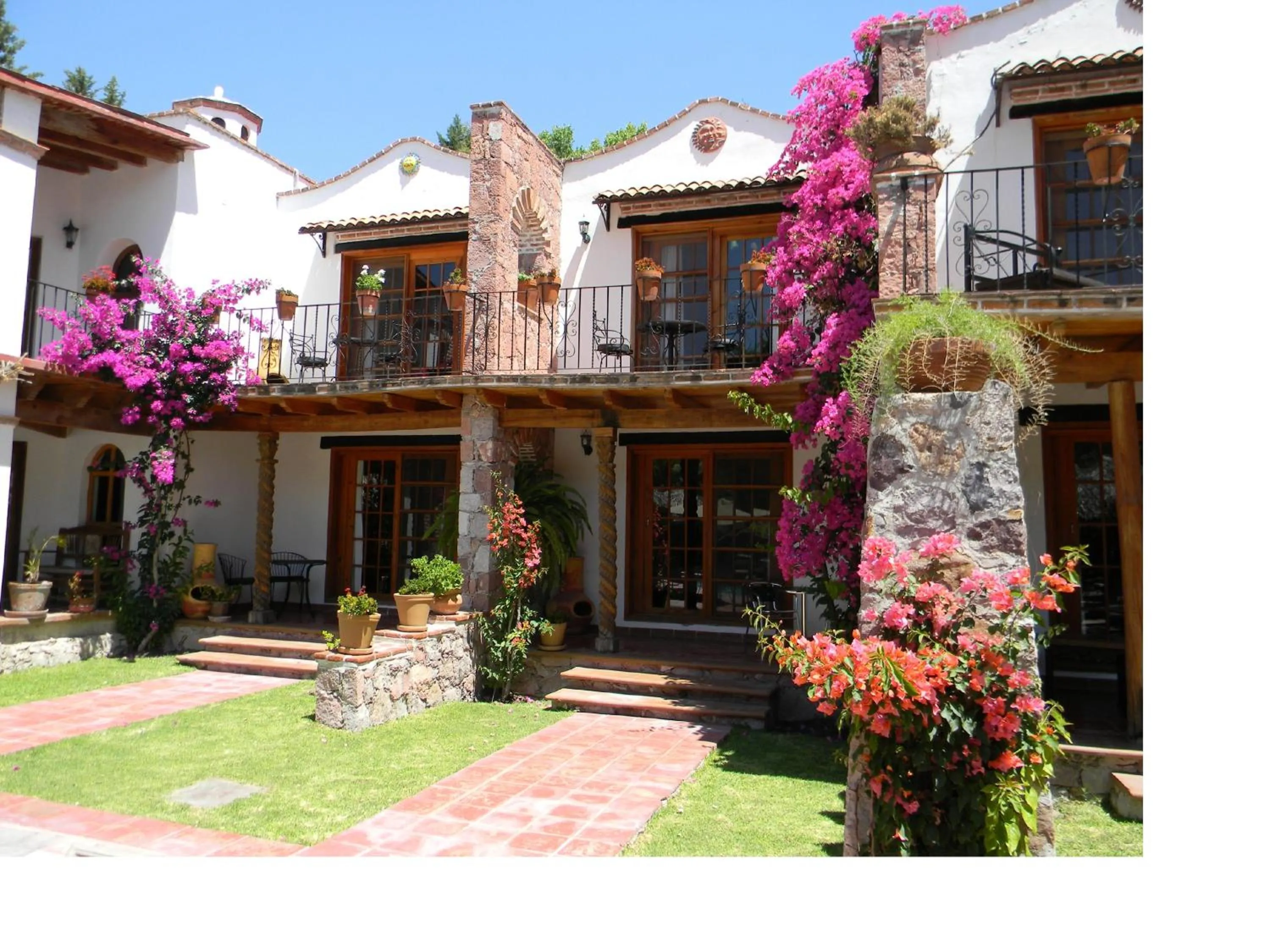 Facade/entrance in Atotonilco Hotel & Club