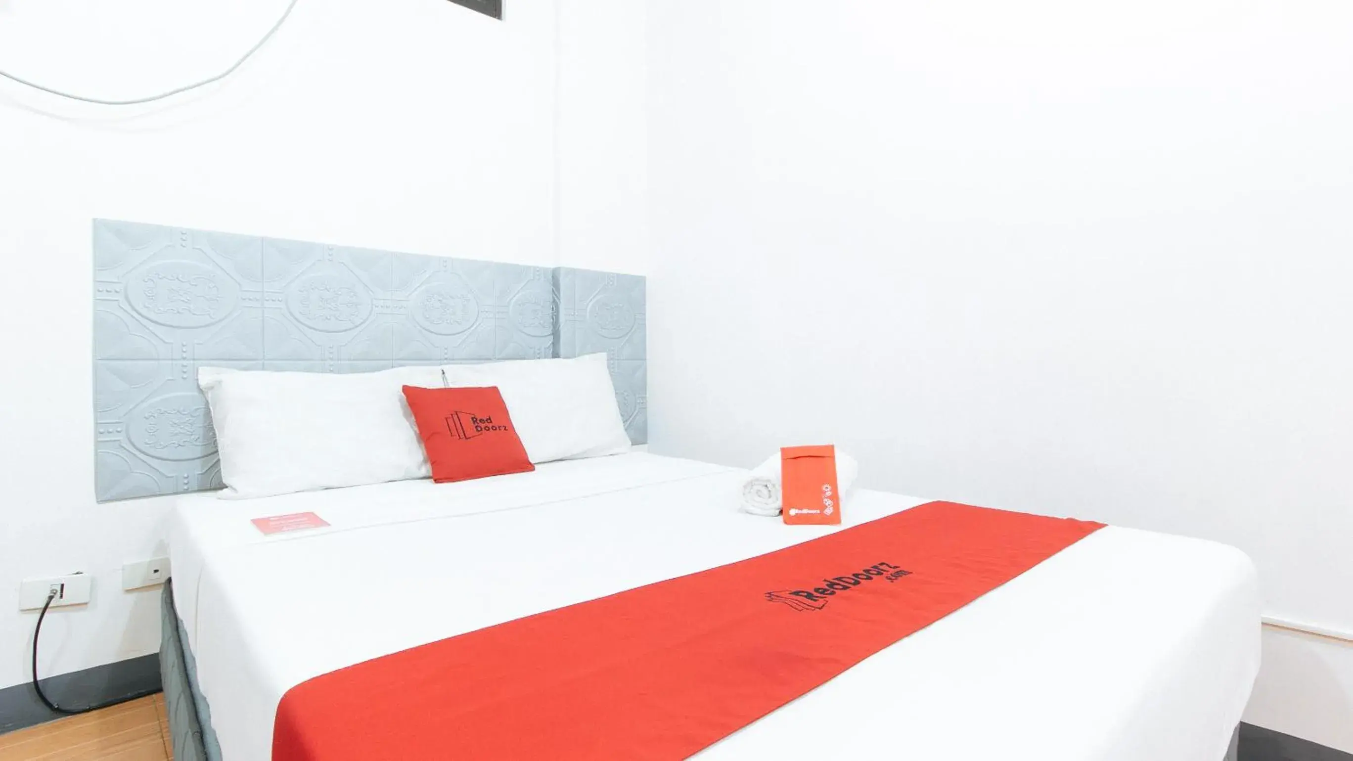 Bedroom, Bed in RedDoorz at CAA Road Las Pinas Bedroom, Bed in RedDoorz at CAA Road Las Pinas