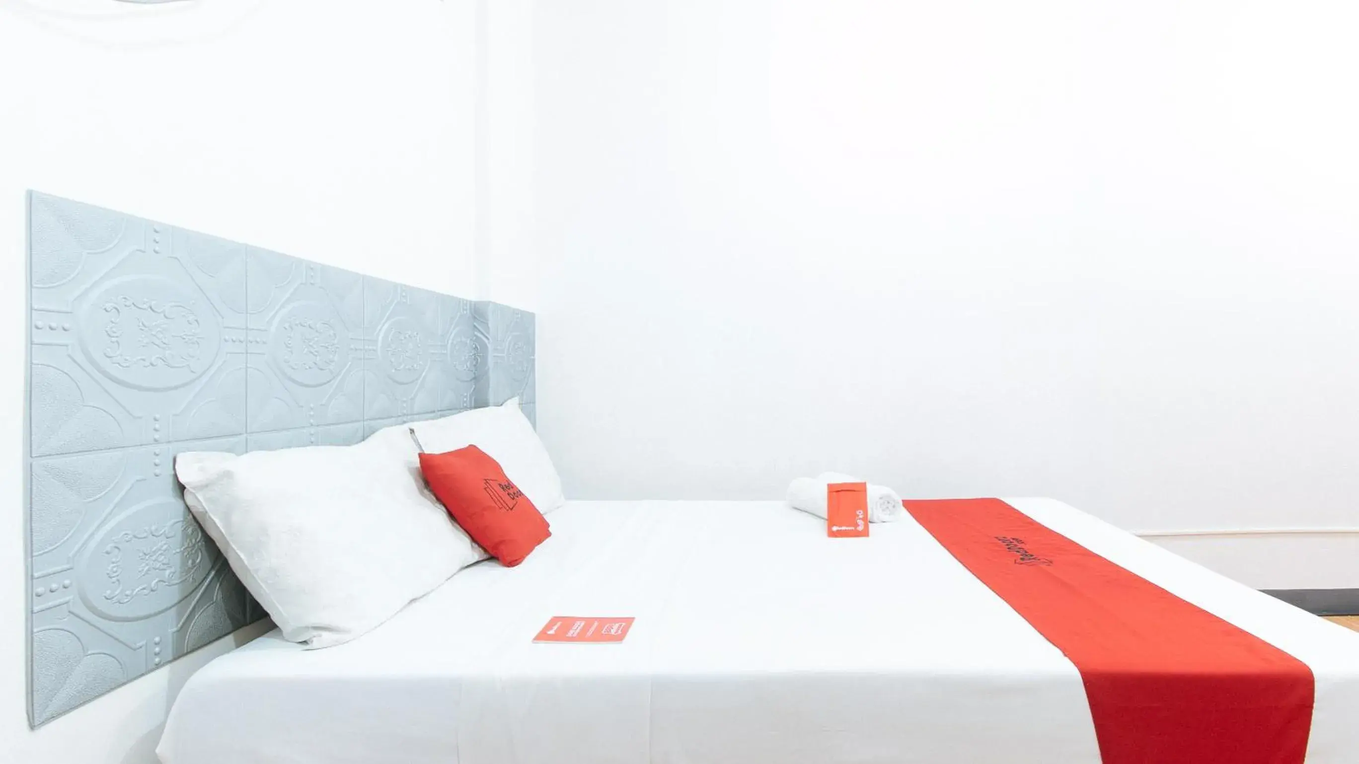 Bedroom, Bed in RedDoorz at CAA Road Las Pinas Bedroom, Bed in RedDoorz at CAA Road Las Pinas