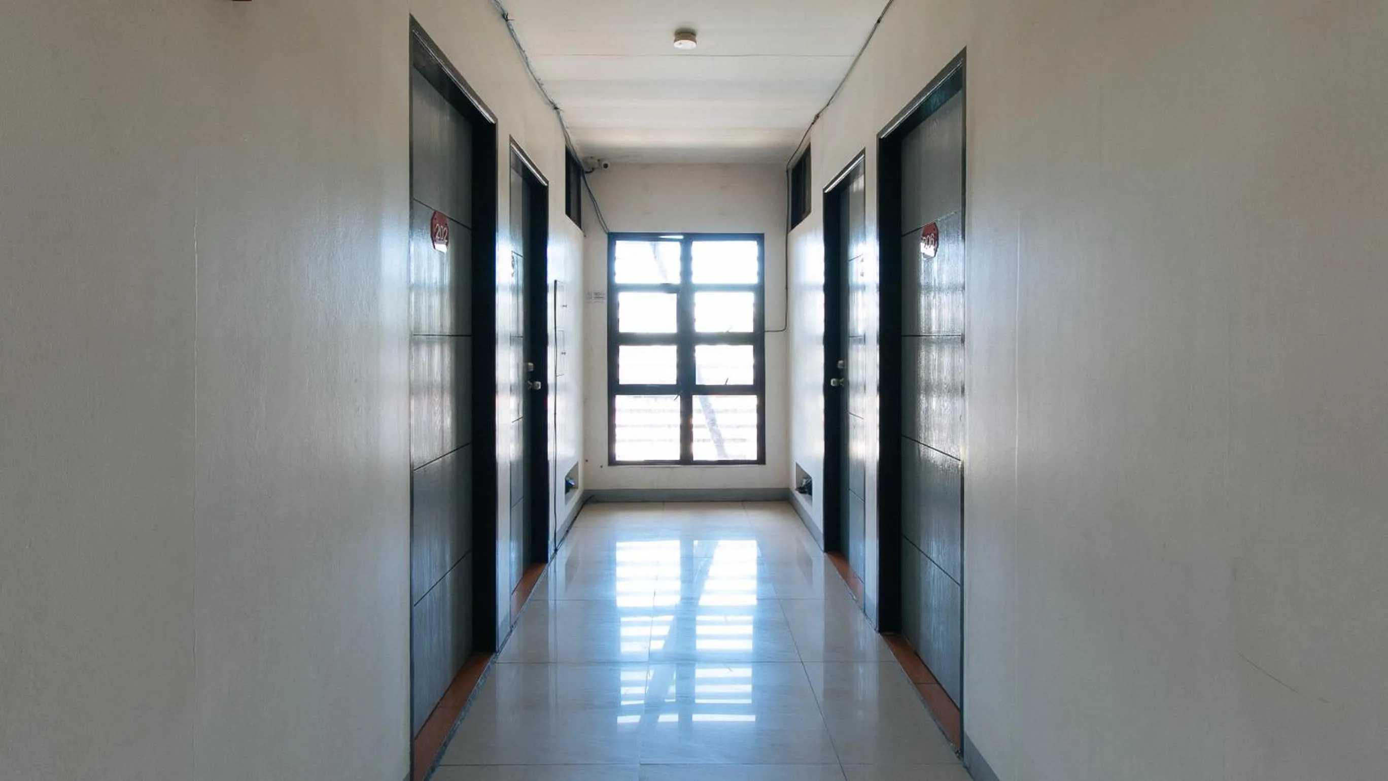 Area and facilities in RedDoorz at CAA Road Las Pinas