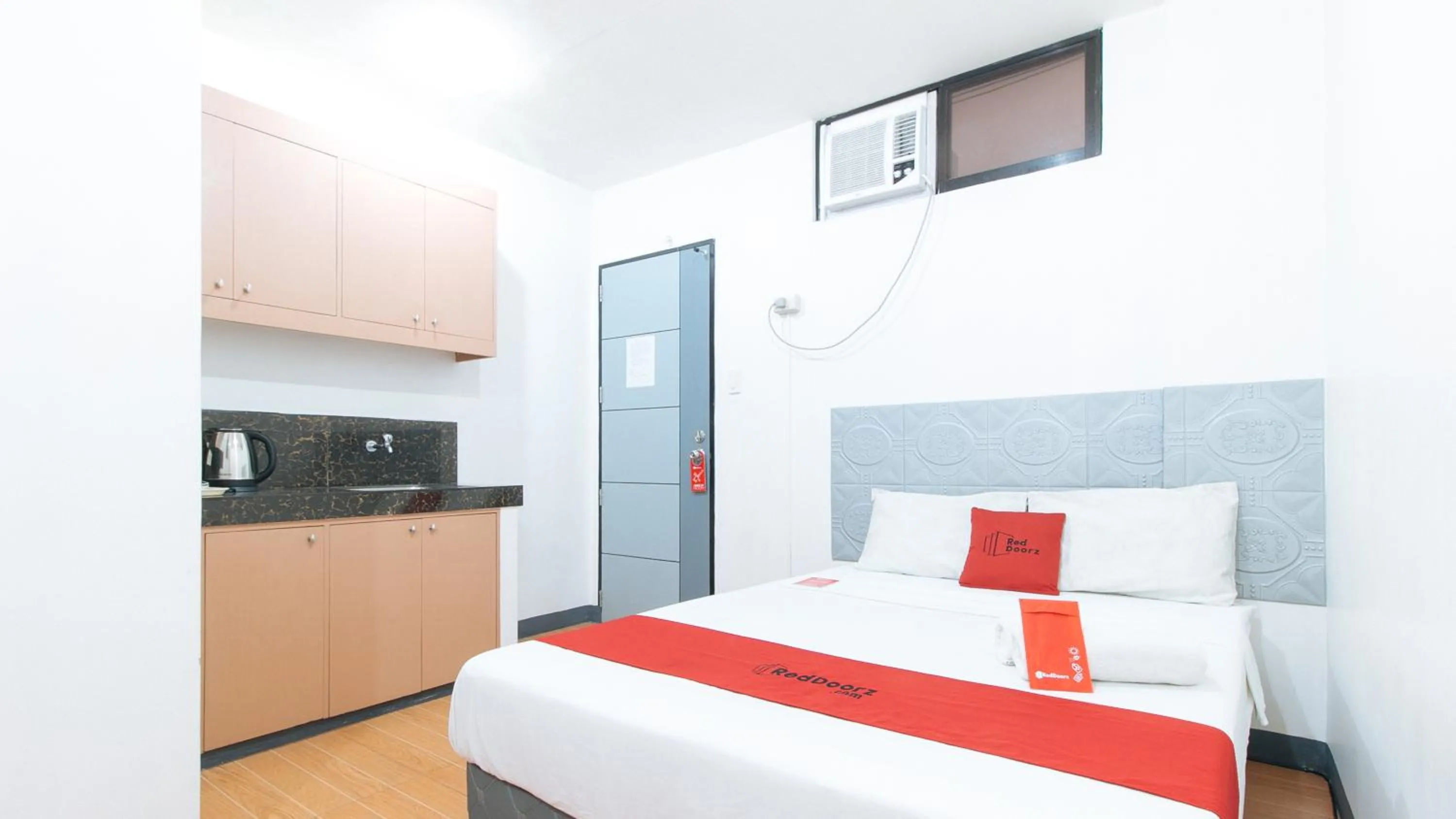 Bedroom, Bed in RedDoorz at CAA Road Las Pinas