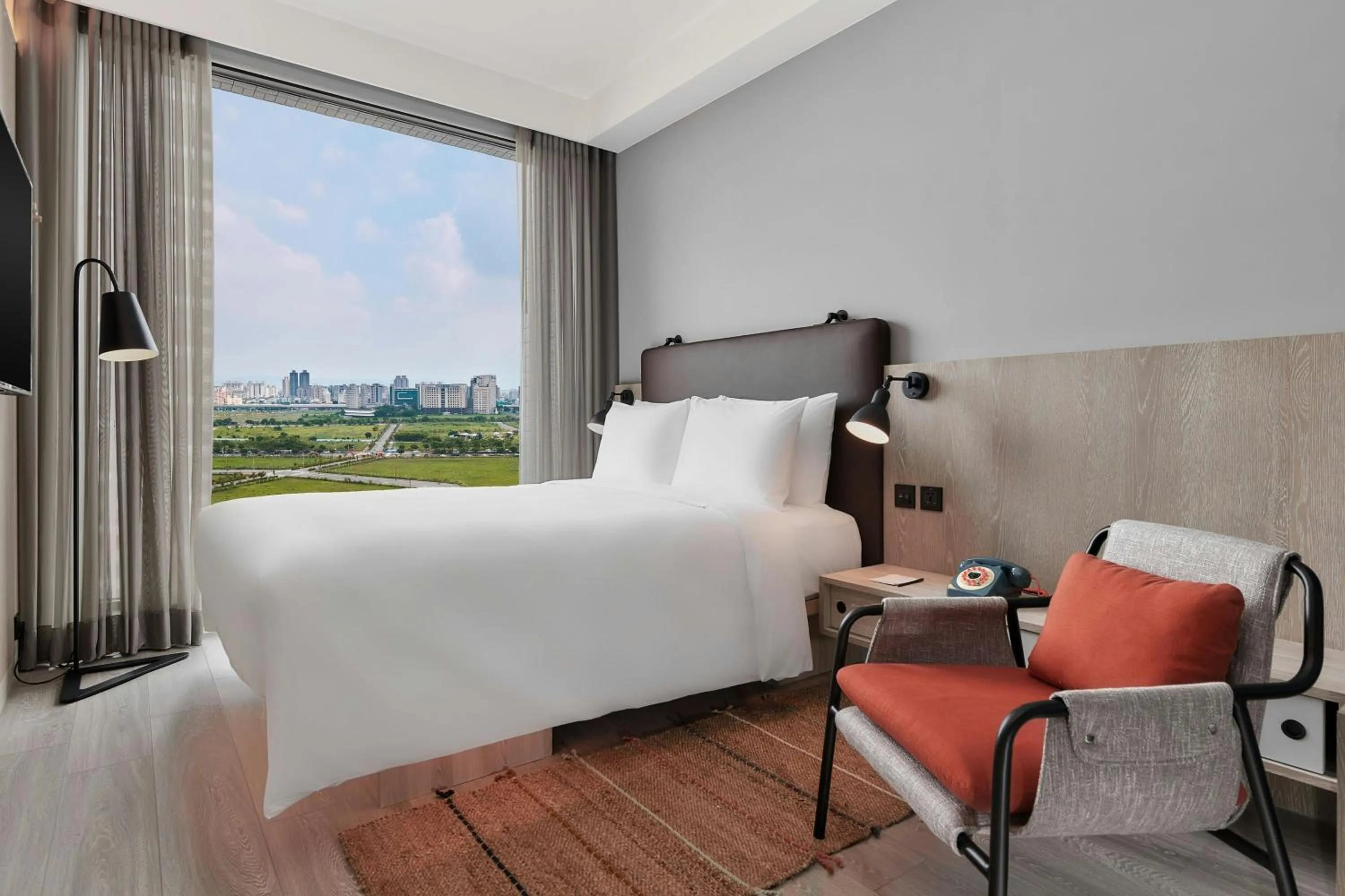 Photo of the whole room, Bed in Moxy Taichung