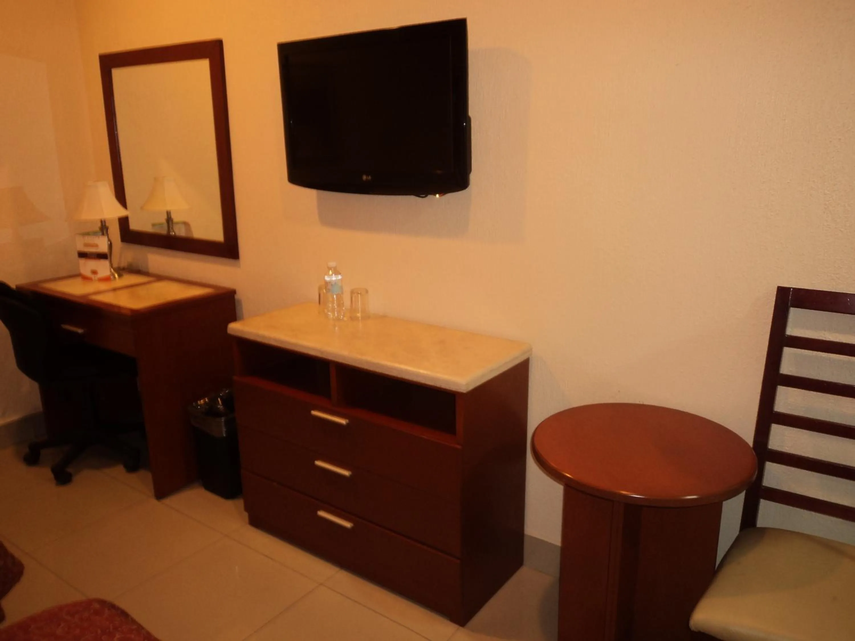 Photo of the whole room in Hotel Fenix