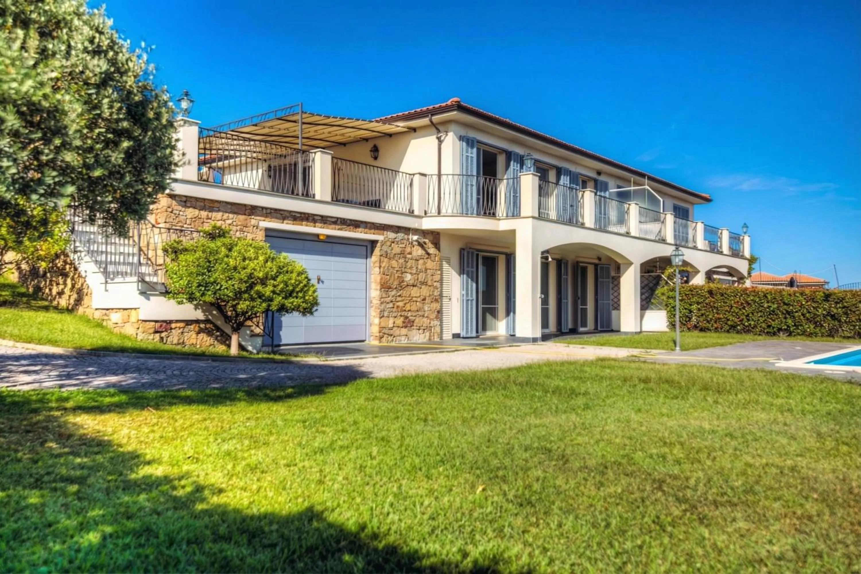 Villa Lucia Riviera dei Fiori Pool - Happy Rentals