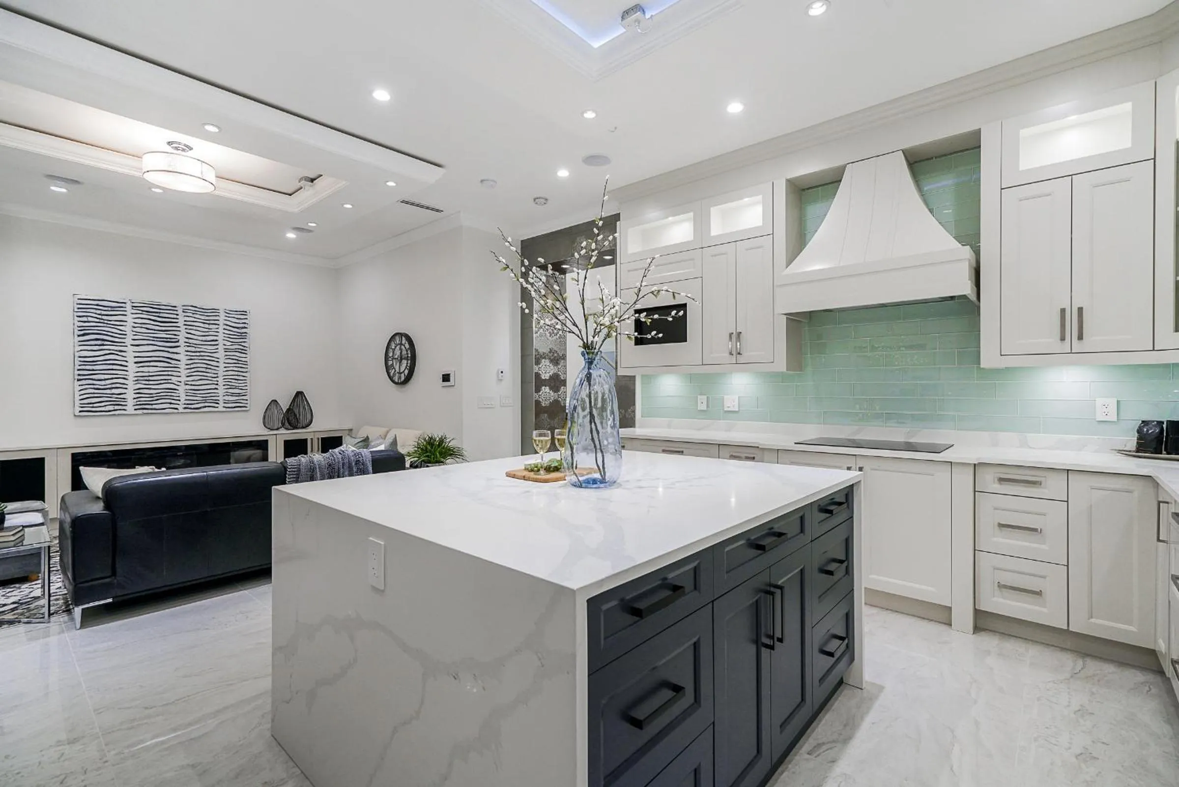 Kitchen or kitchenette in Sun suite