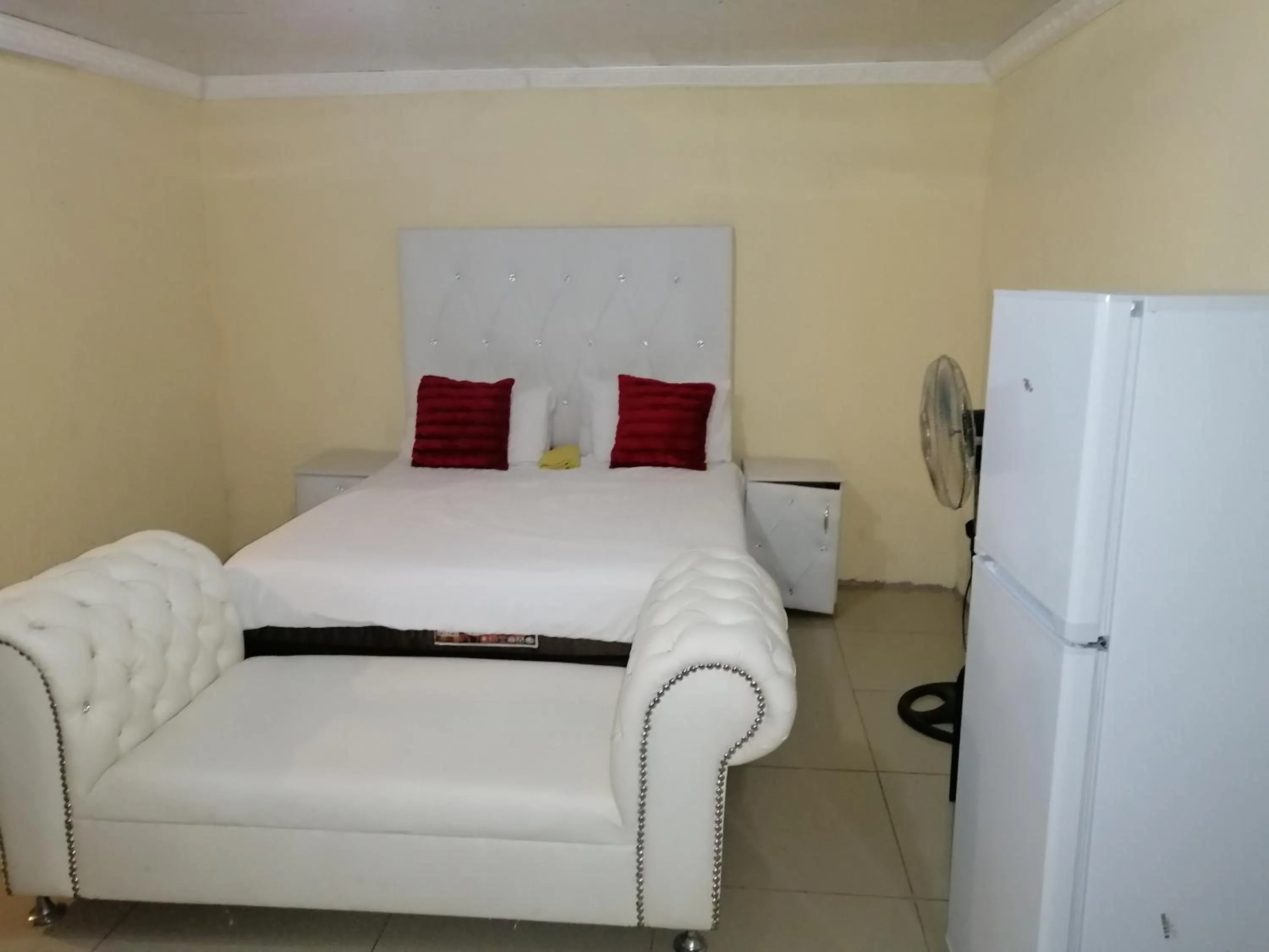 Bed in Moholoholo Lodge