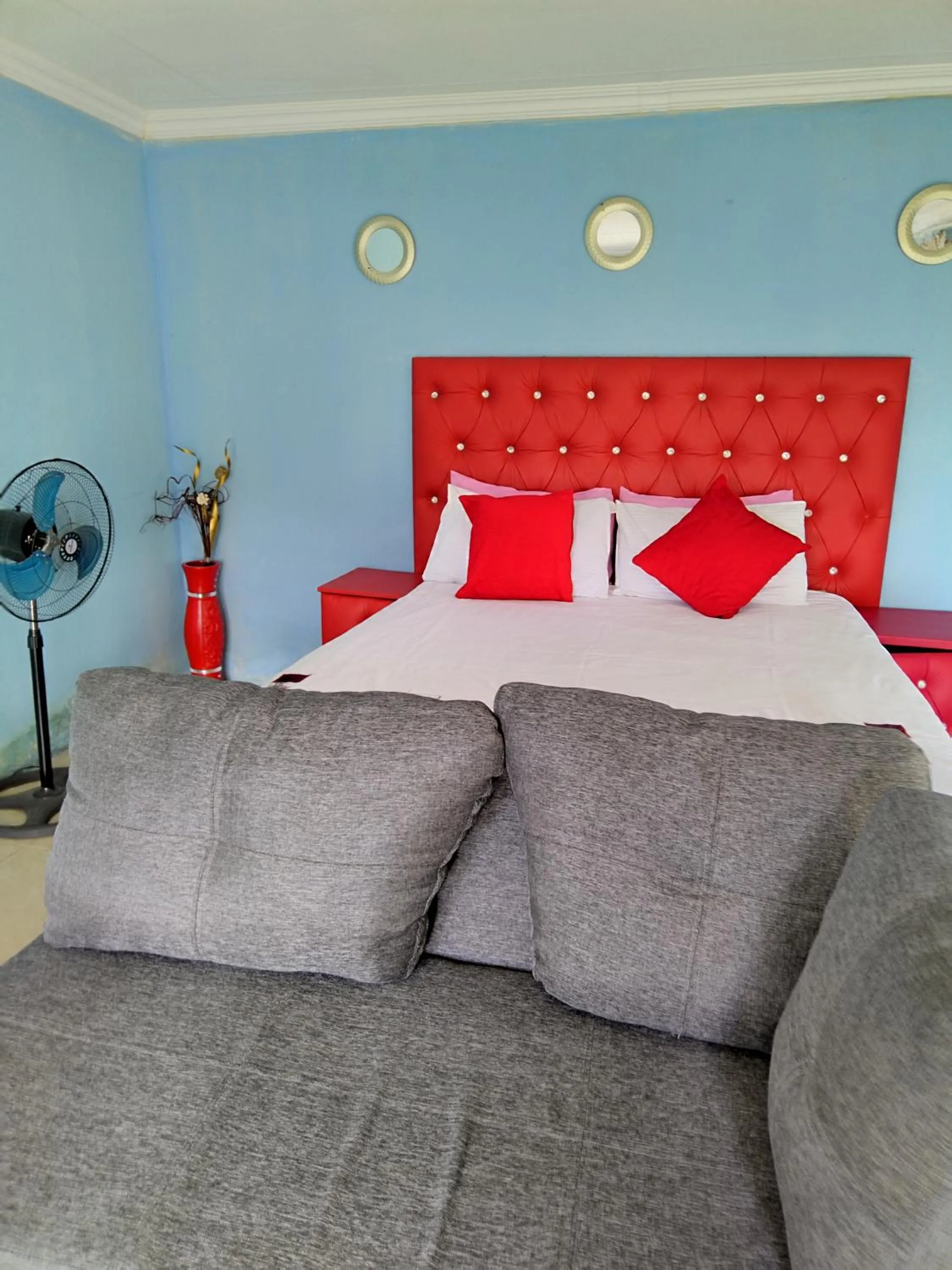 Bed in Moholoholo Lodge