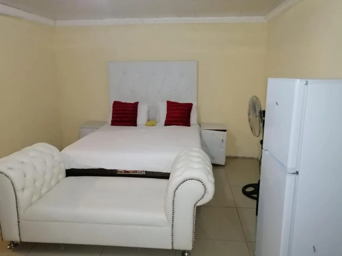 Bed in Moholoholo Lodge