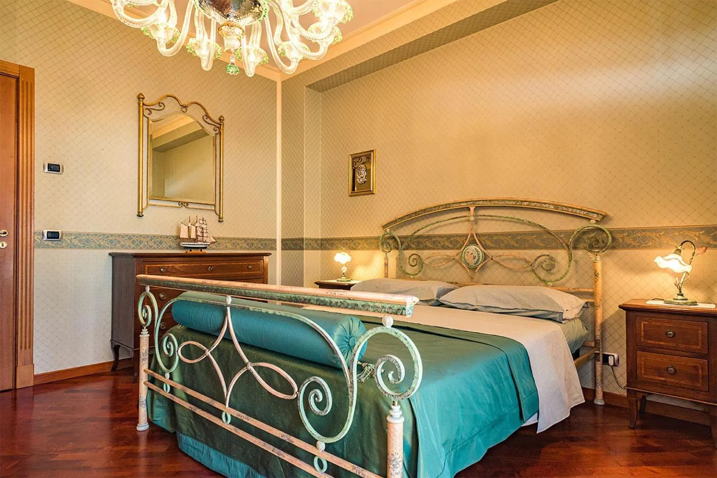 Bed in Villa Grandiosa FC