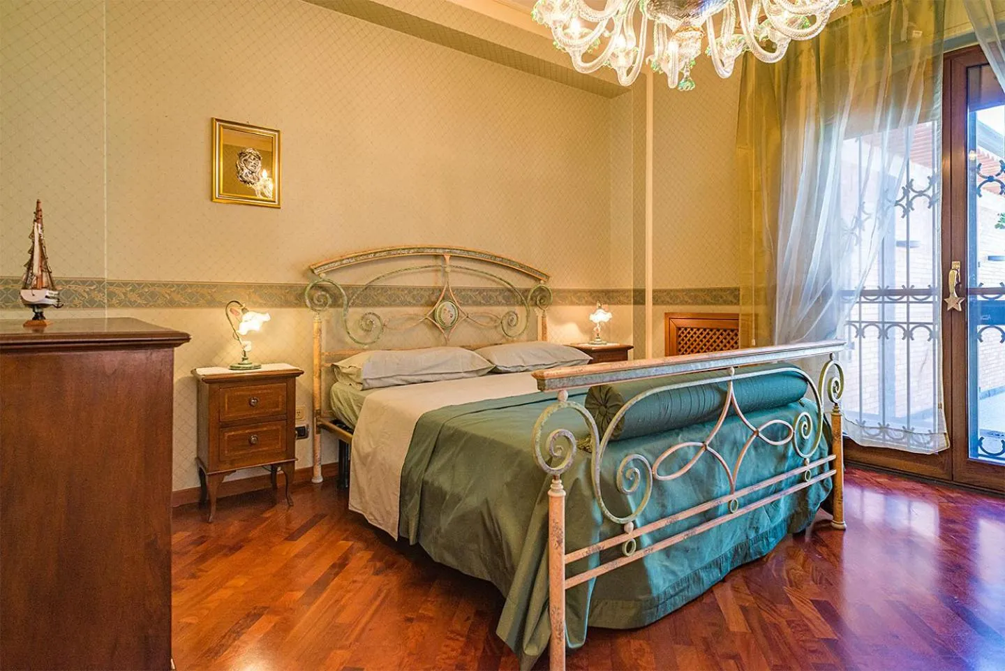 Bed in Villa Grandiosa FC