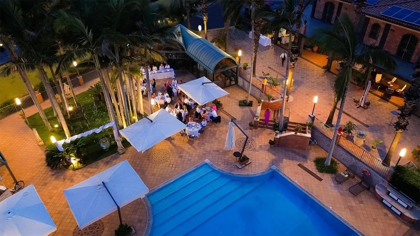 Pool view in Villa Grandiosa FC