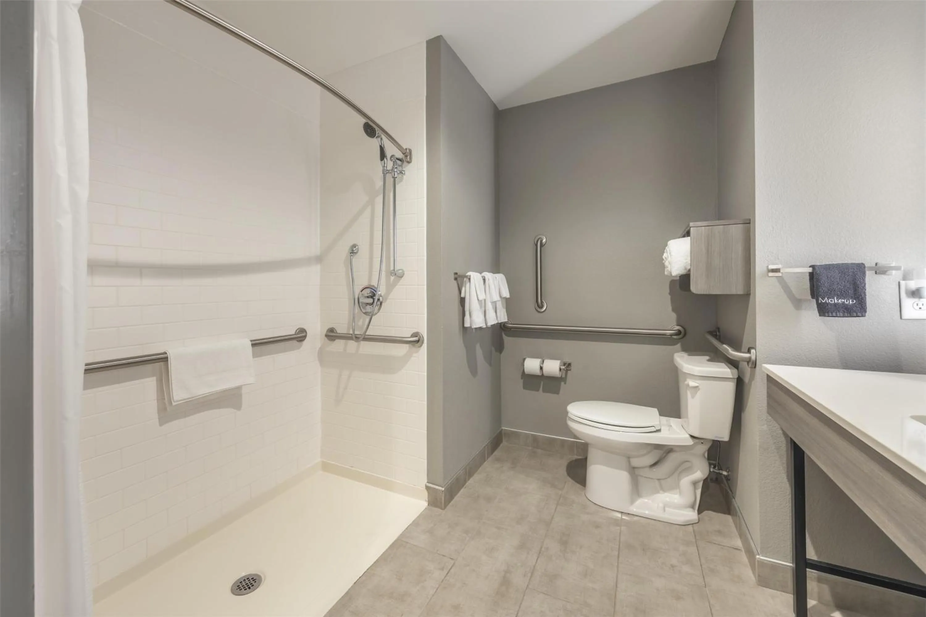 Bathroom in Best Western Plus Lawrenceburg