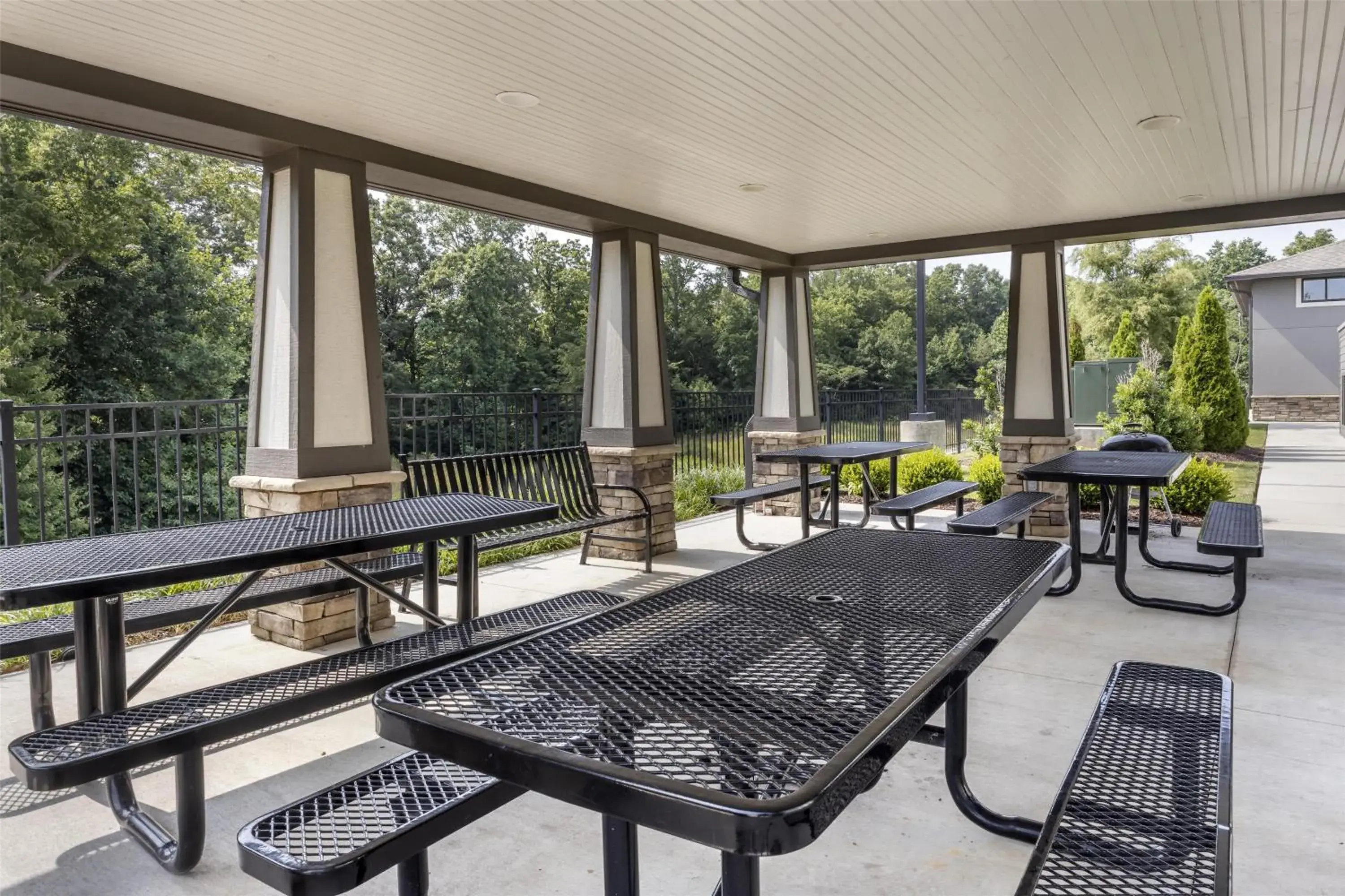 Property building in Best Western Plus Lawrenceburg Property building in Best Western Plus Lawrenceburg