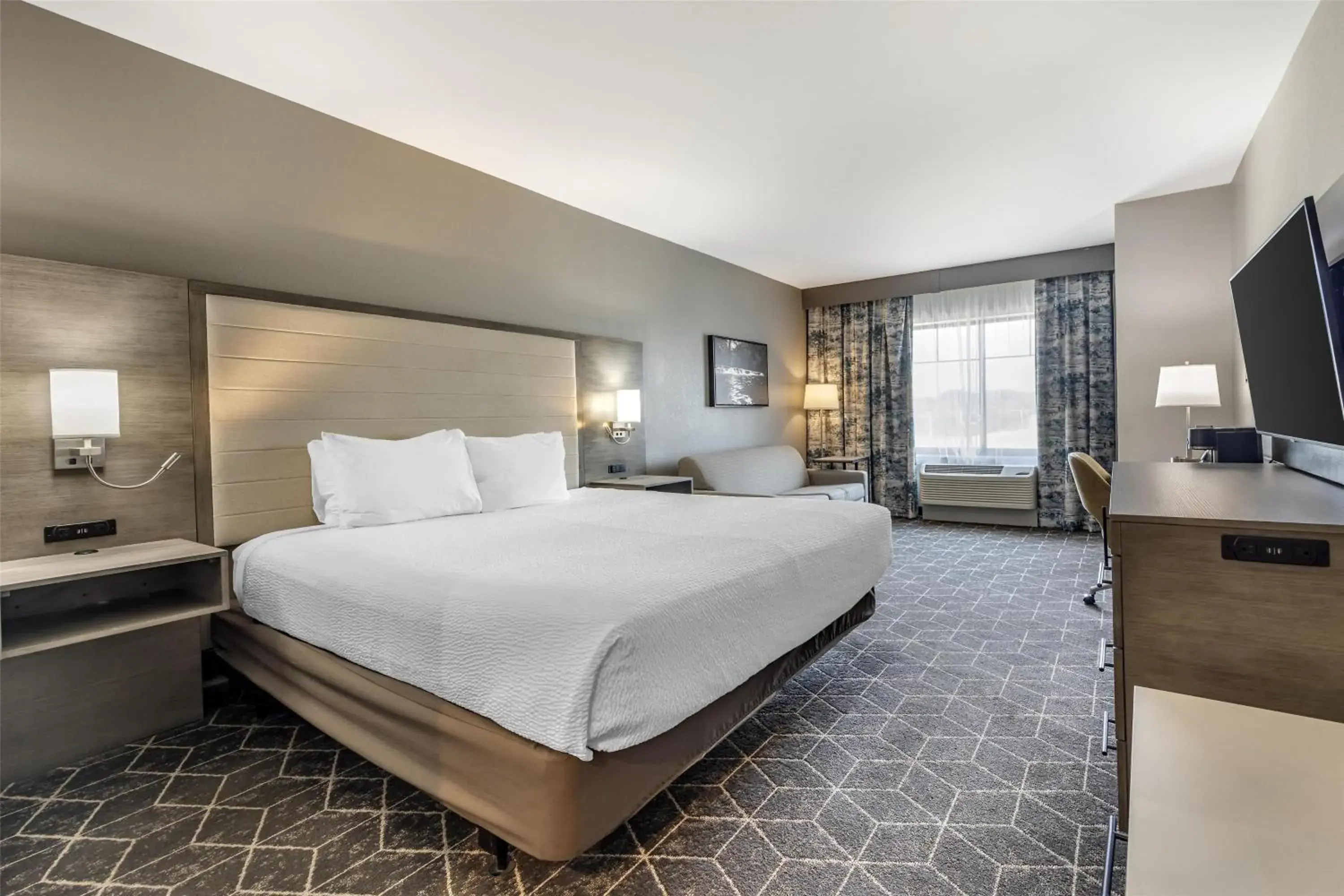 Large King Room with Sofa Bed and Bath Tub - Disability Access/Non-Smoking in Best Western Plus Lawrenceburg Large King Room with Sofa Bed and Bath Tub - Disability Access/Non-Smoking in Best Western Plus Lawrenceburg