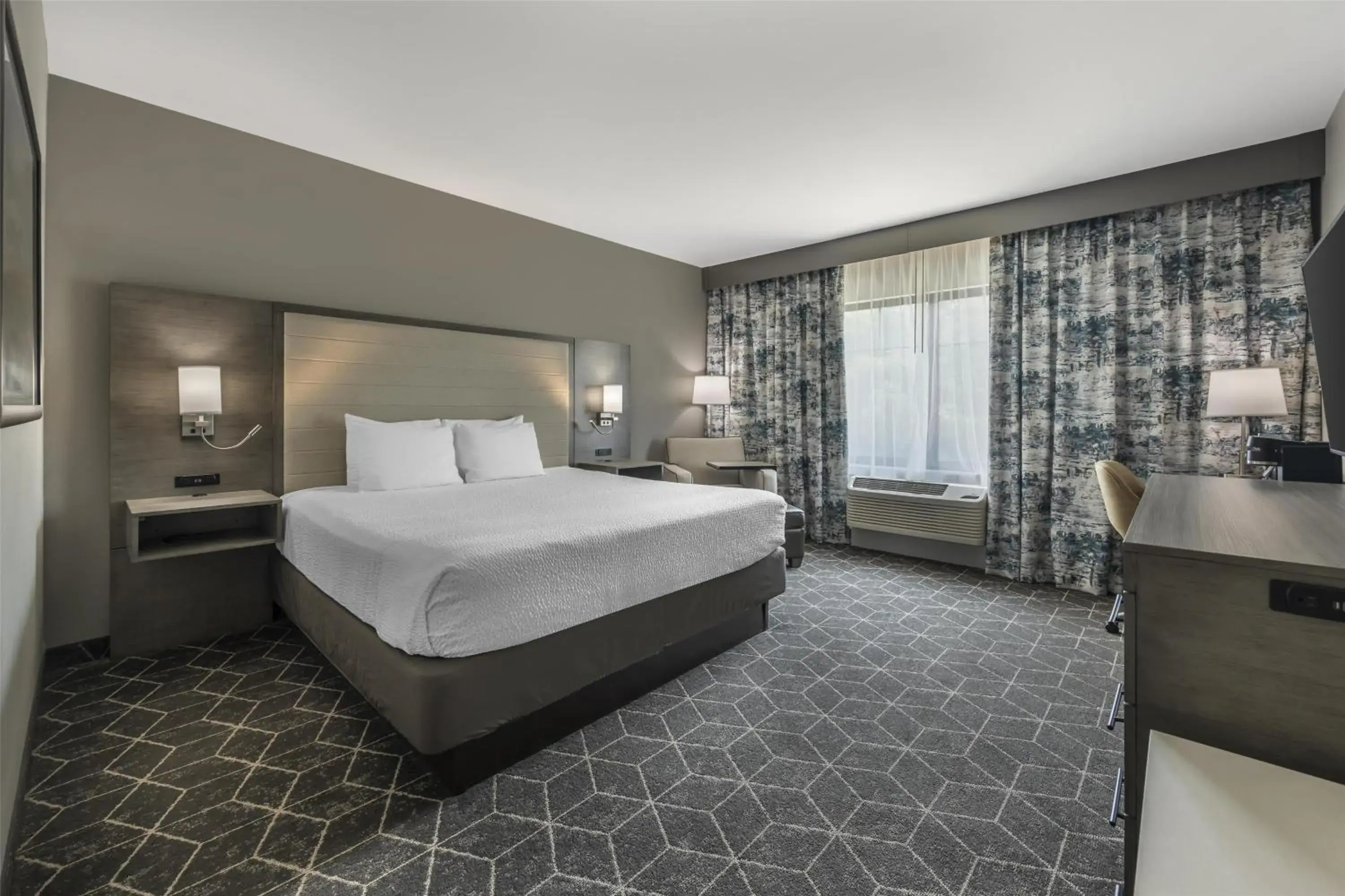 King Room with Walk-In Shower - Non-Smoking in Best Western Plus Lawrenceburg King Room with Walk-In Shower - Non-Smoking in Best Western Plus Lawrenceburg