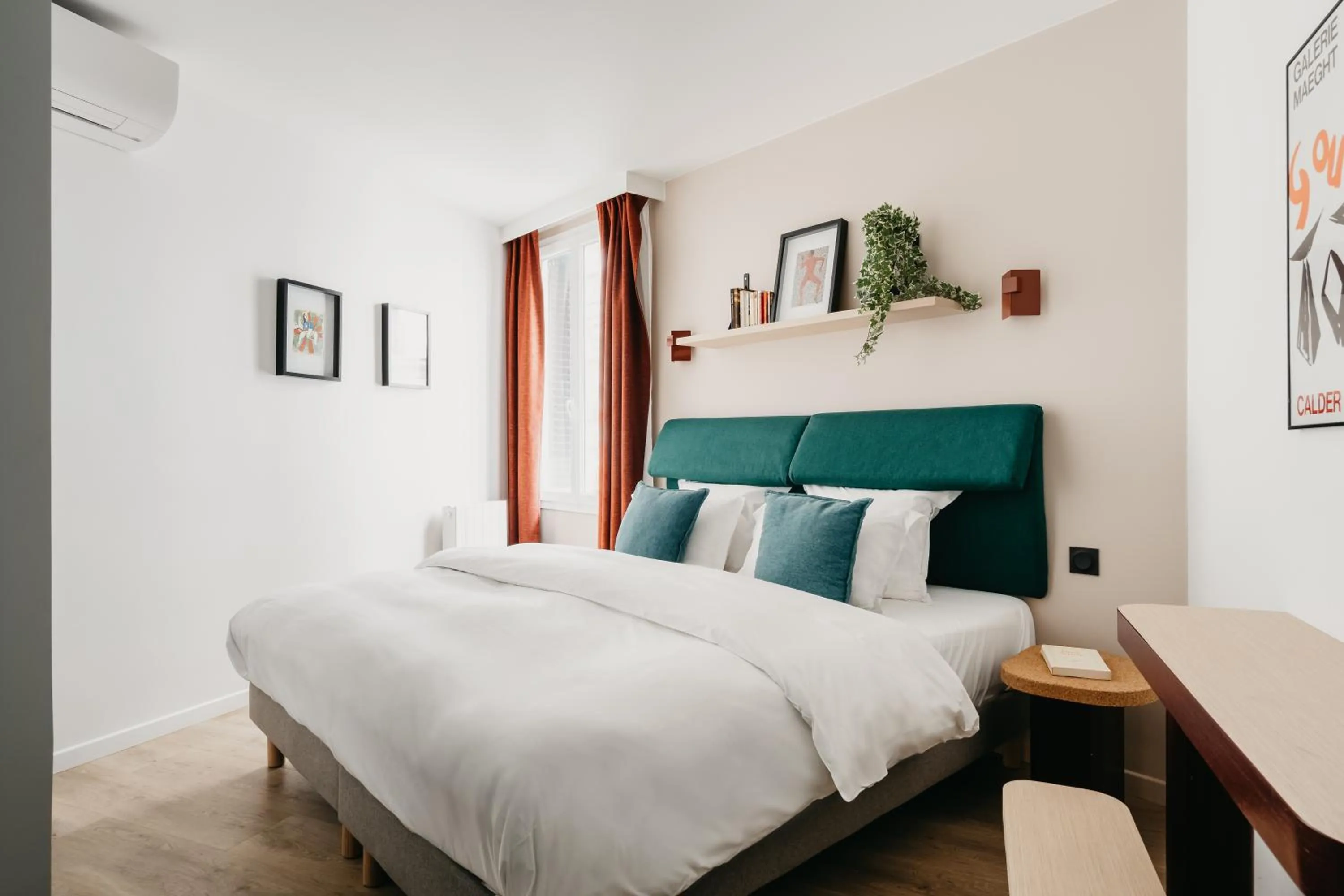 Bedroom, Bed in Edgar Suites Auteuil - Le Marois