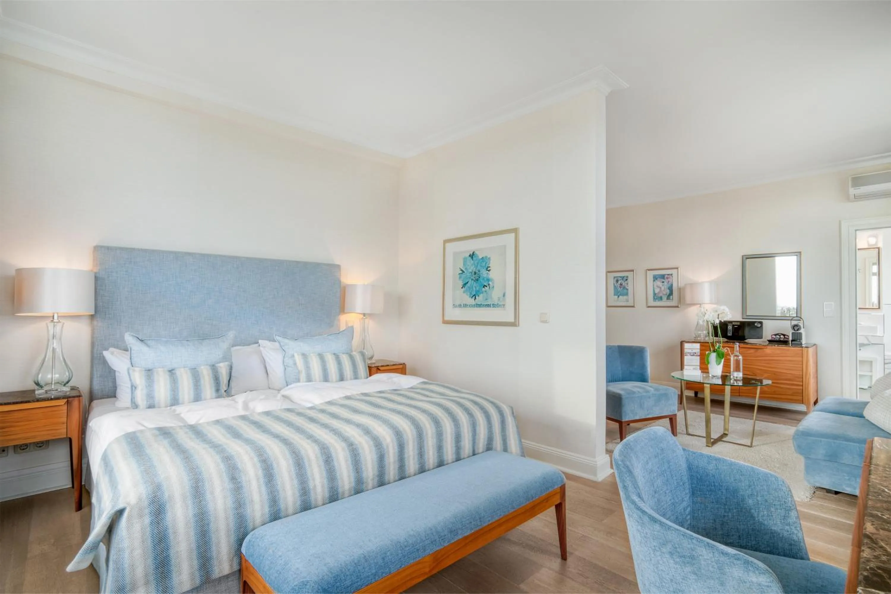 Bed in Grand Hotel Seeschlösschen Sea Retreat & SPA