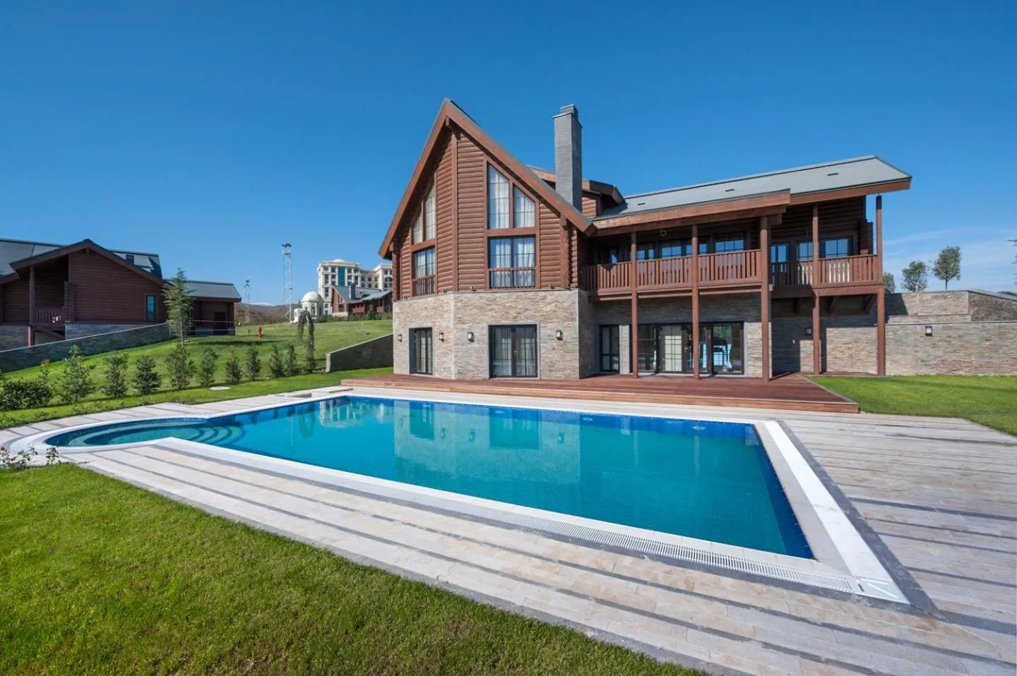 Swimming pool in Quba Palace Hotel & Golf Resort