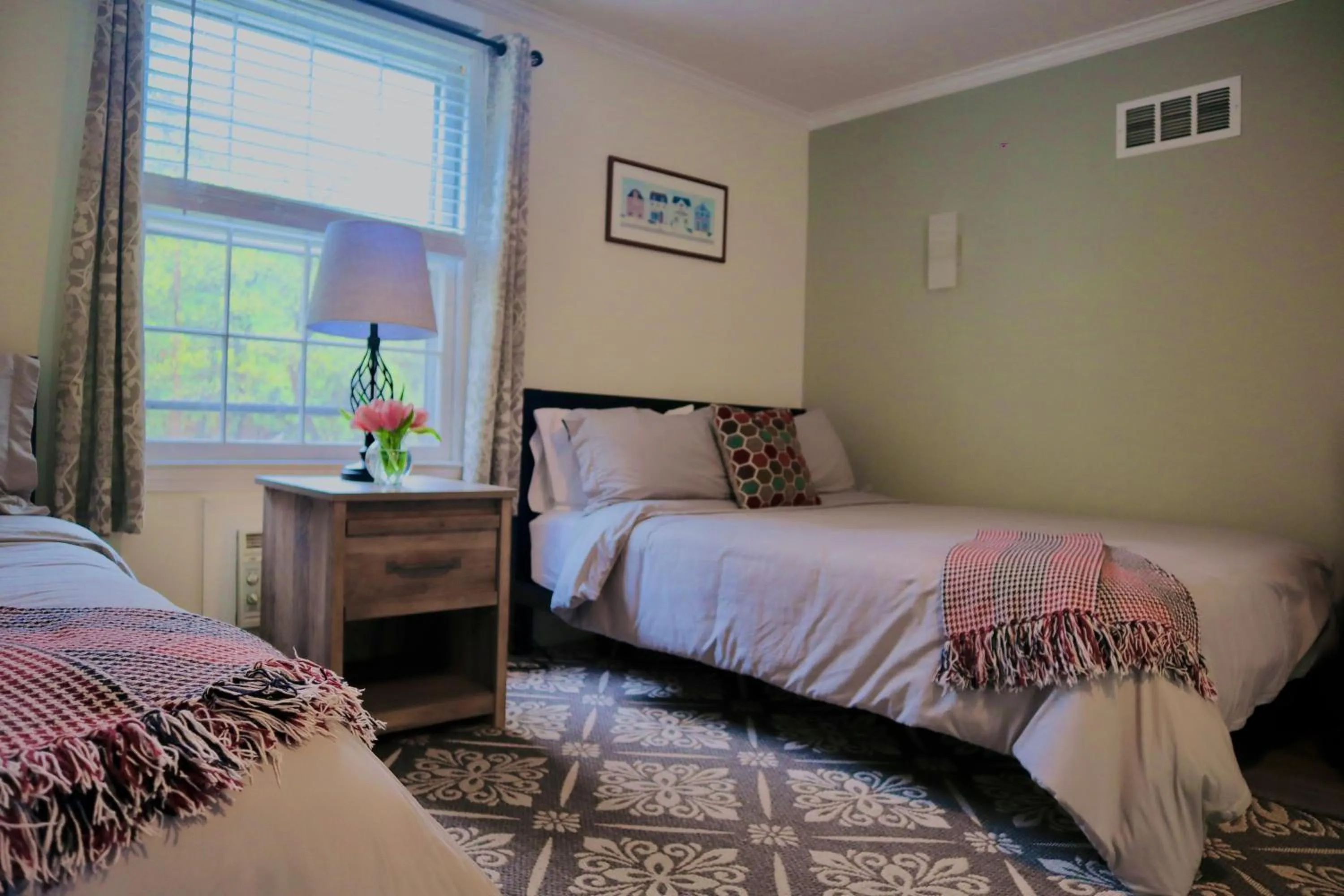 Bed in Arcady Mountain Motor Lodge