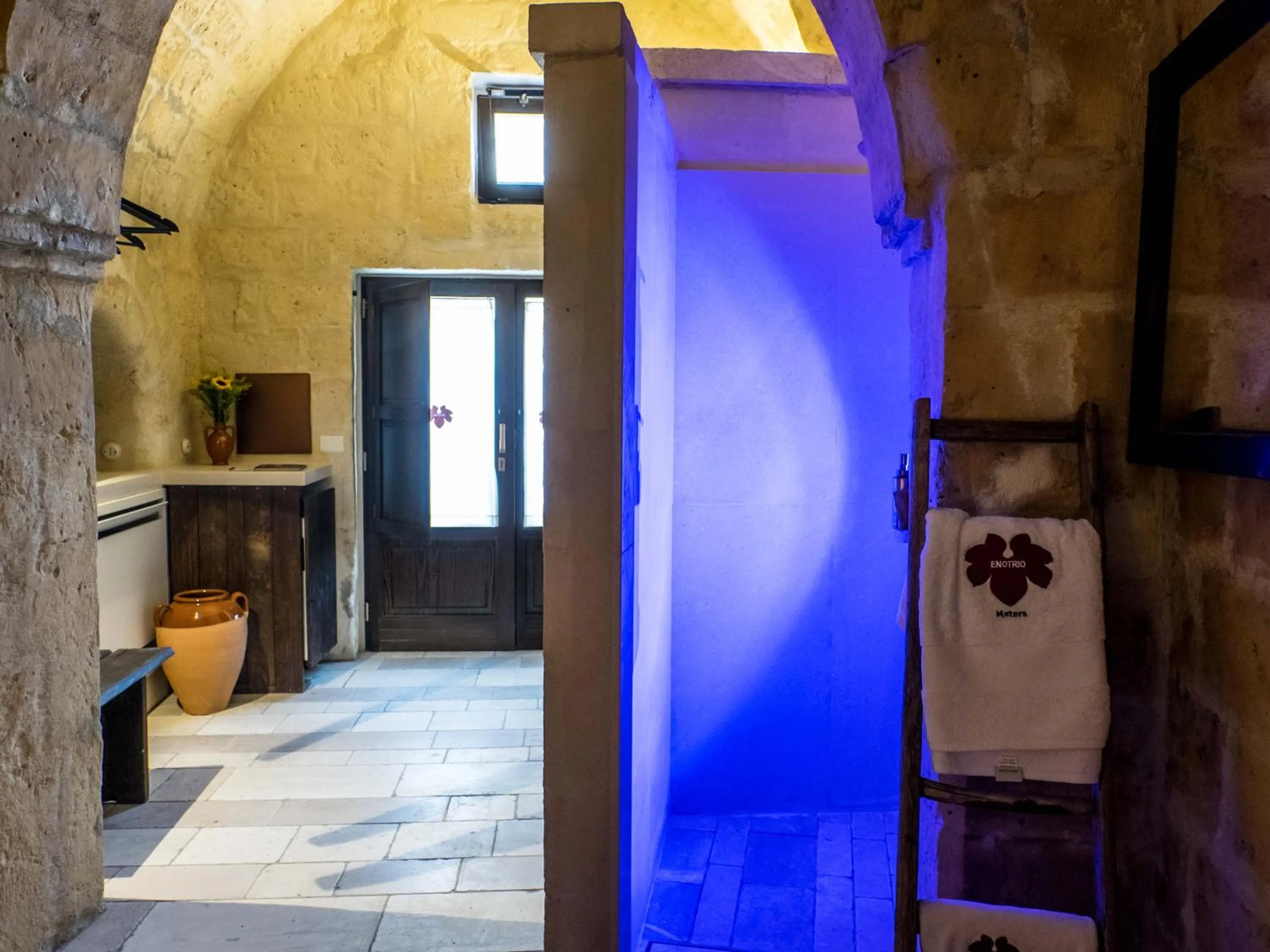 Shower in ENOTRIO Barisano